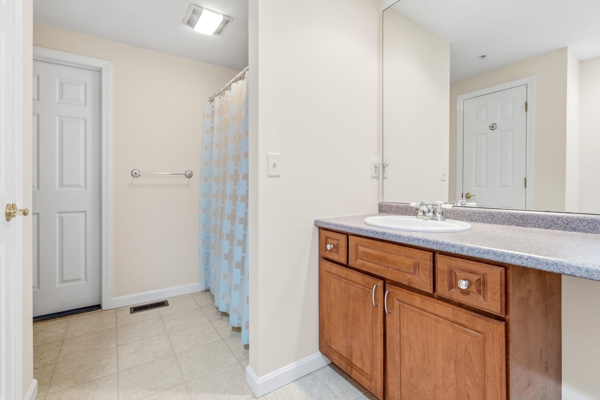 34 Mammoth Road Property Photo 32