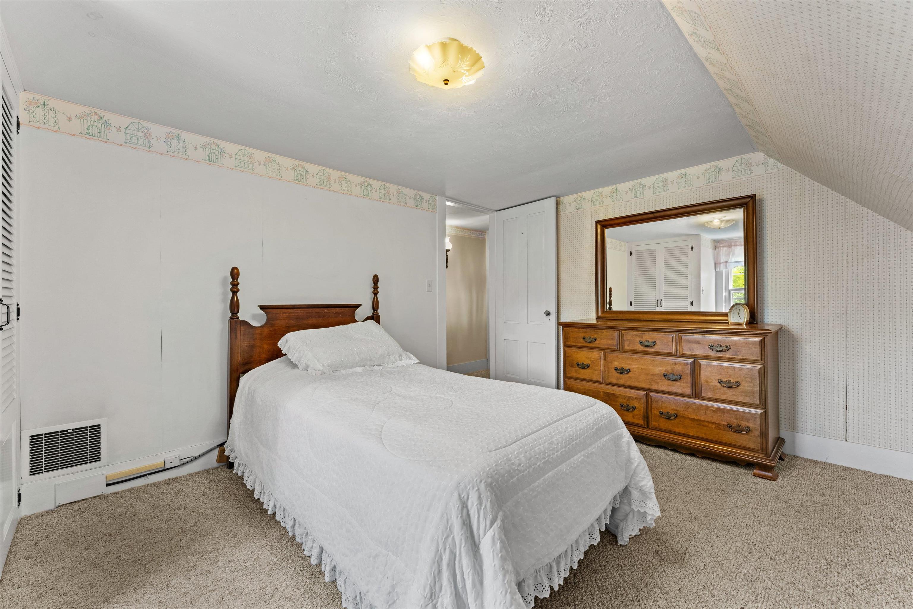 122 S Lincoln Street Property Photo 25