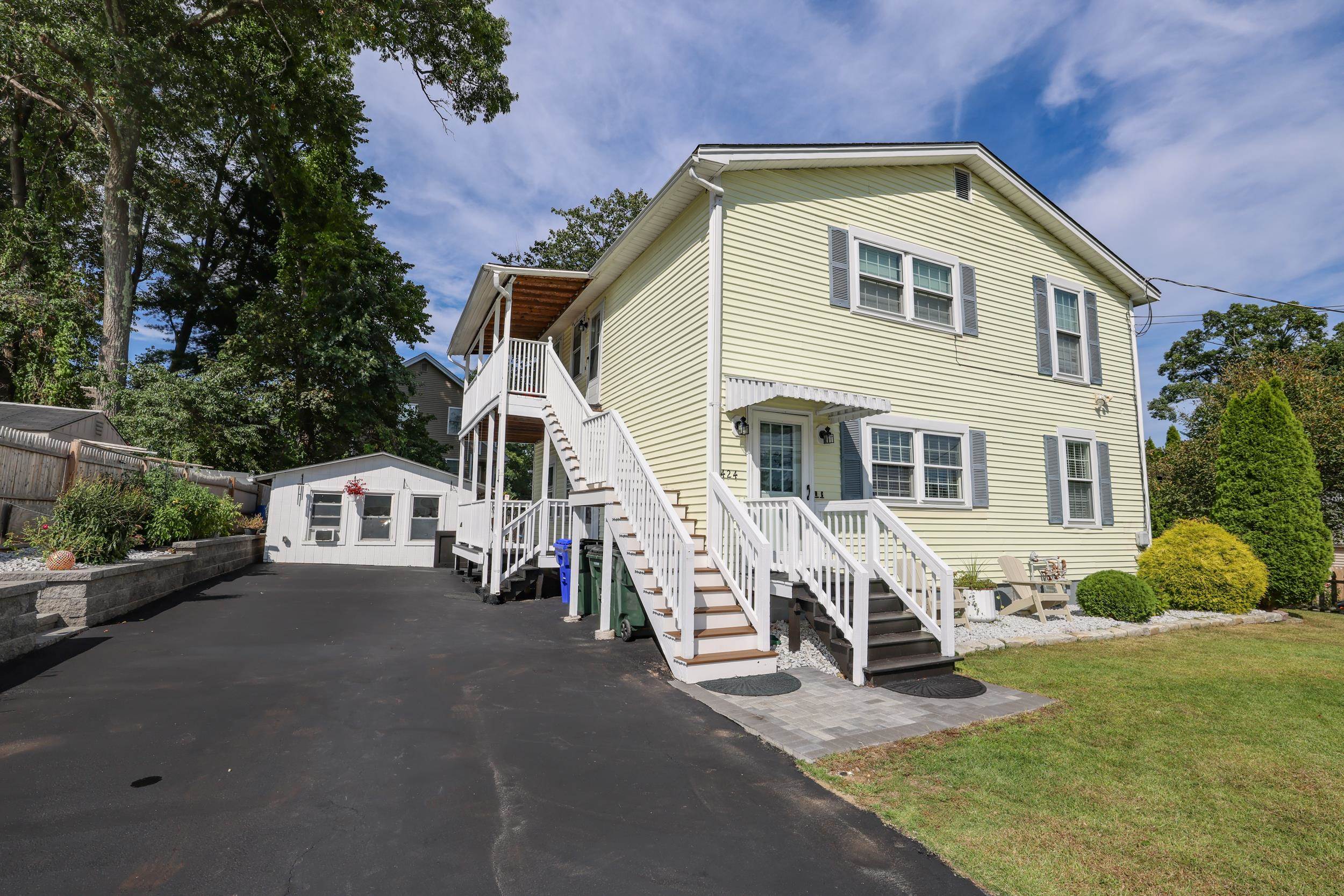 424 Gold Street Property Photo 1