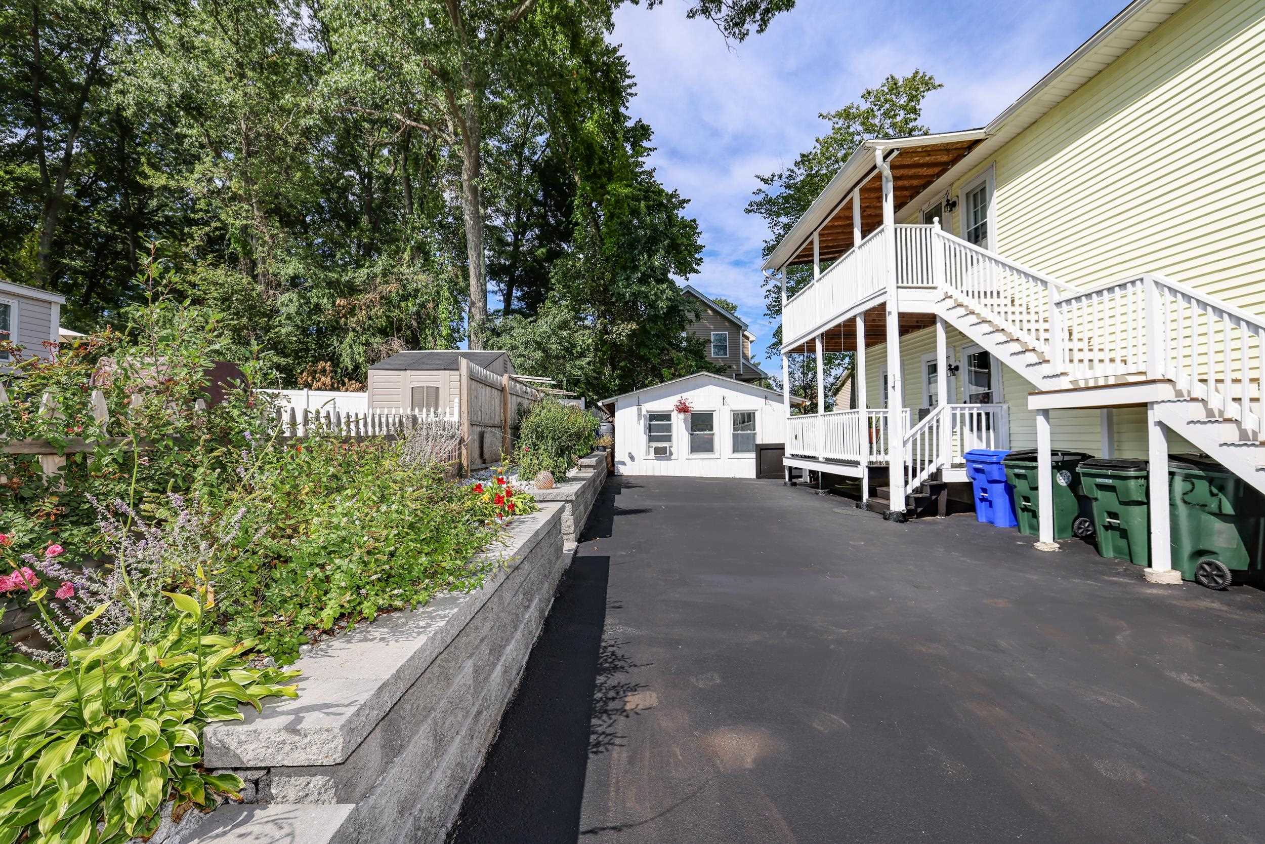 424 Gold Street Property Photo 2