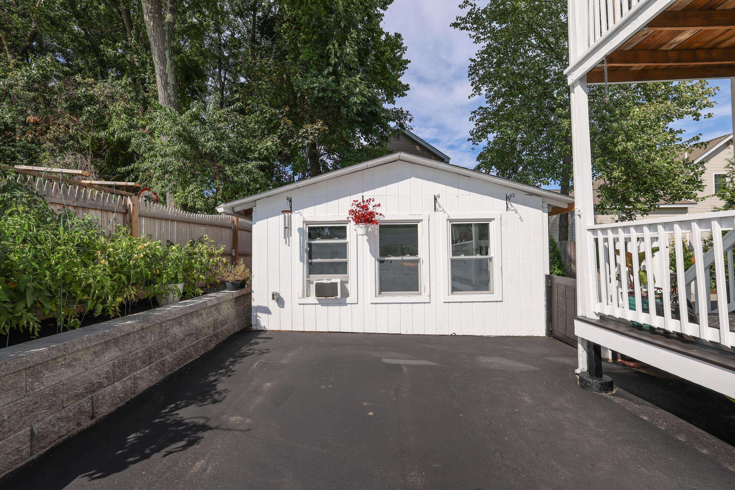 424 Gold Street Property Photo 7