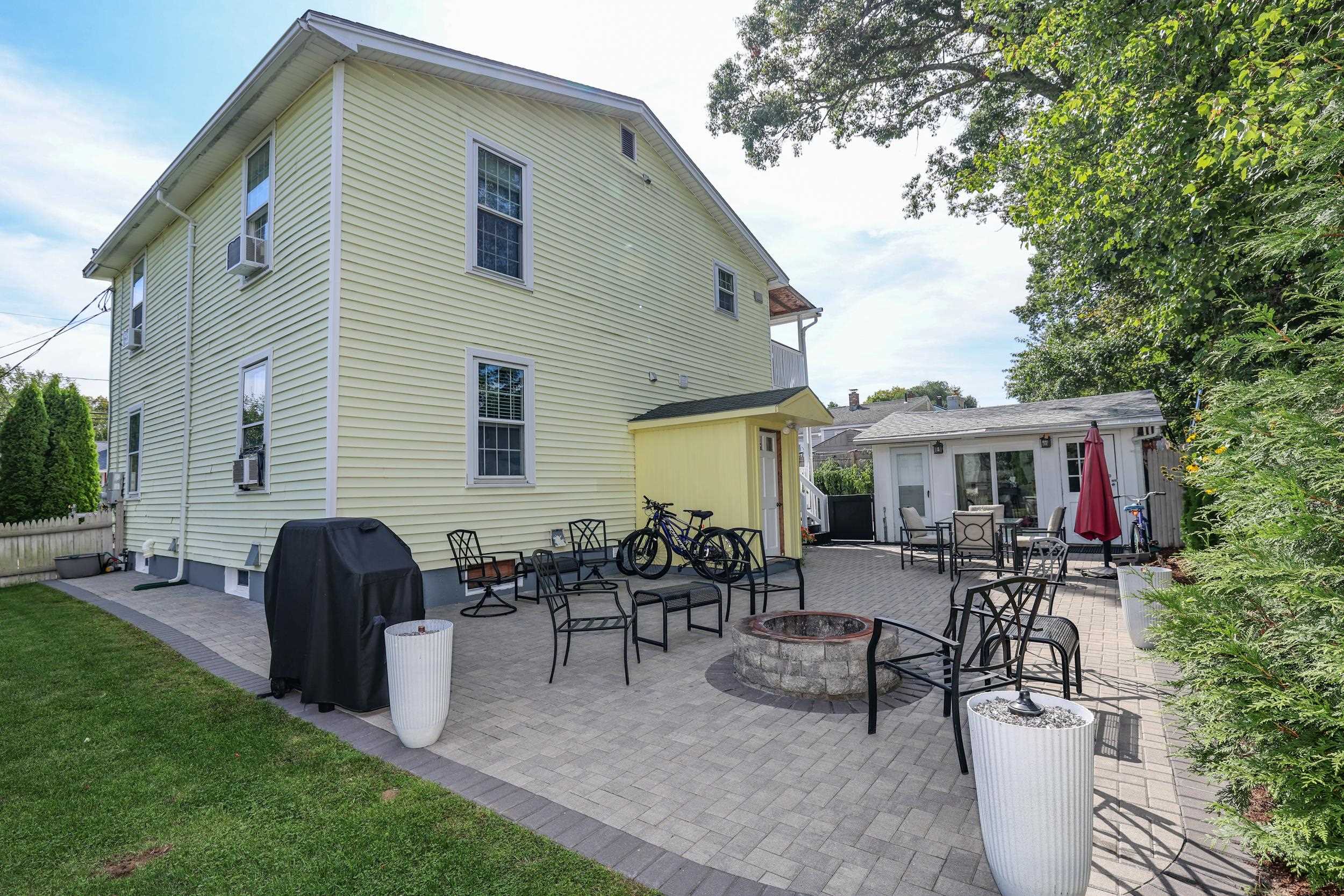 424 Gold Street Property Photo 12