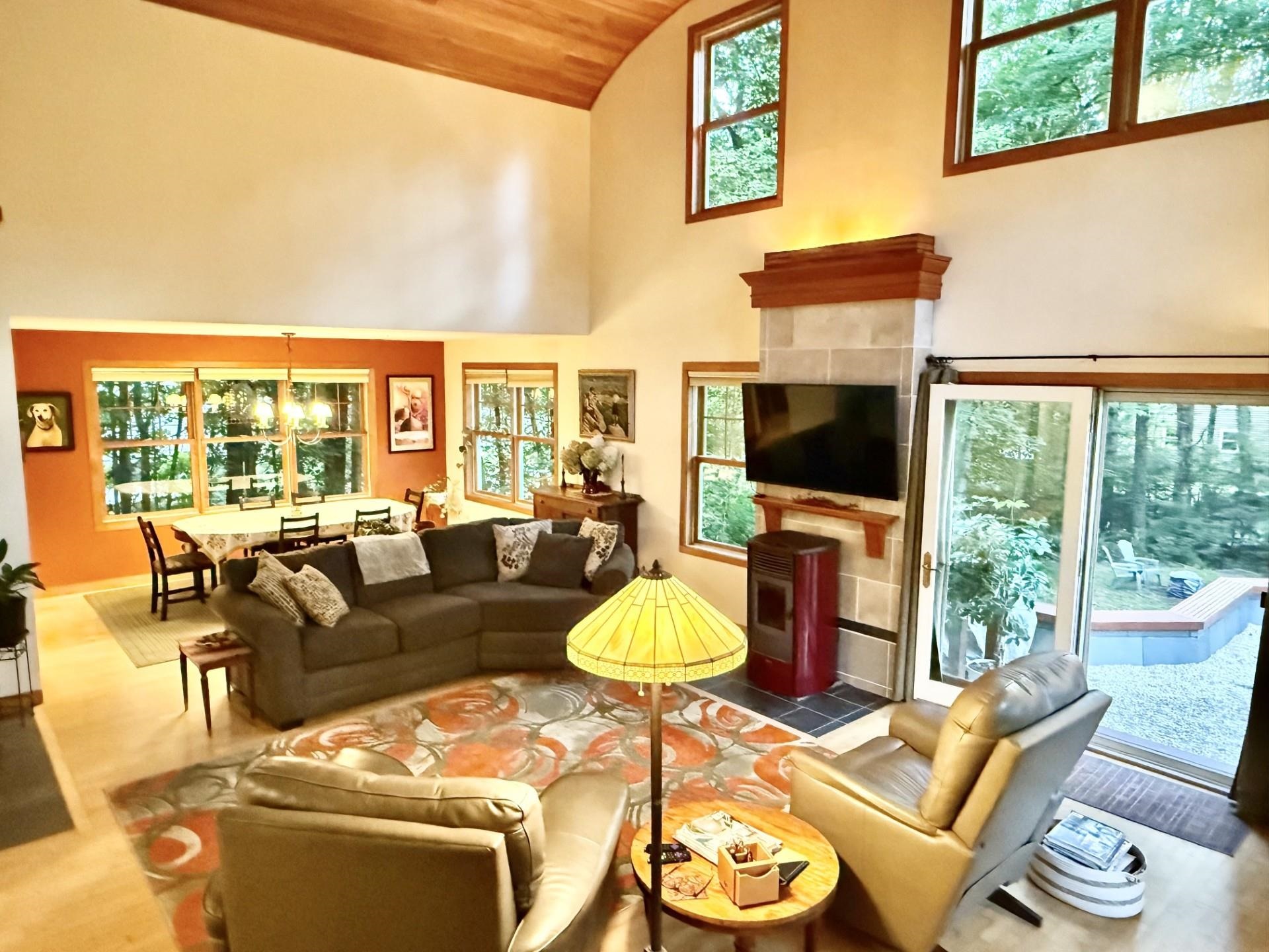 17 Echo Cove Property Photo 9
