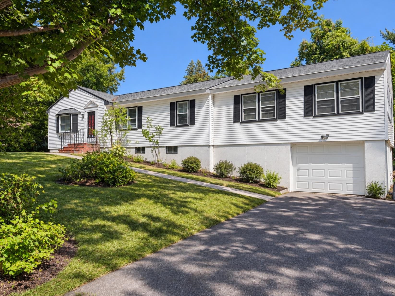 136 Maple Avenue Property Photo 1