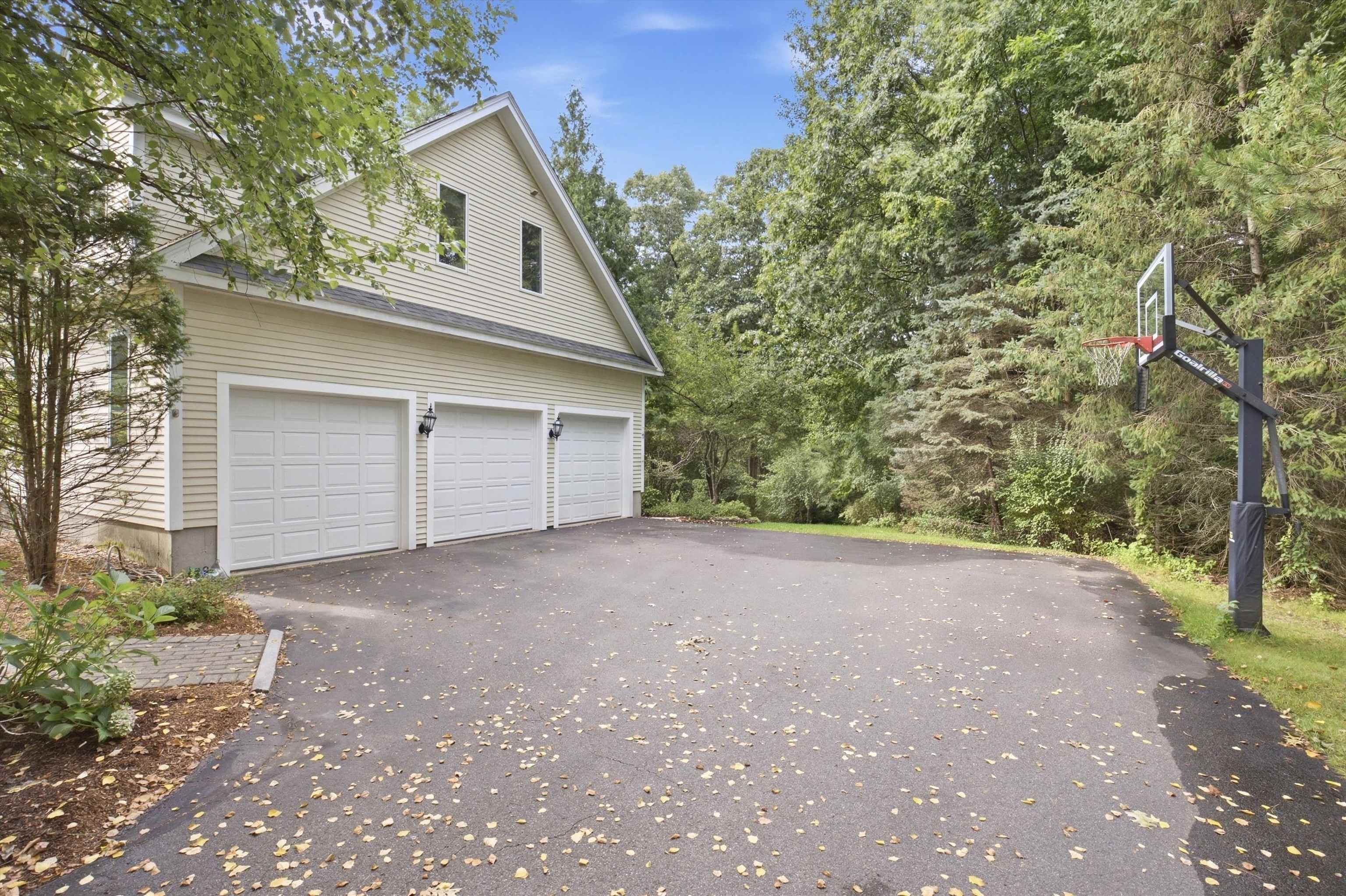 48 Colonel Daniels Drive Property Photo 2