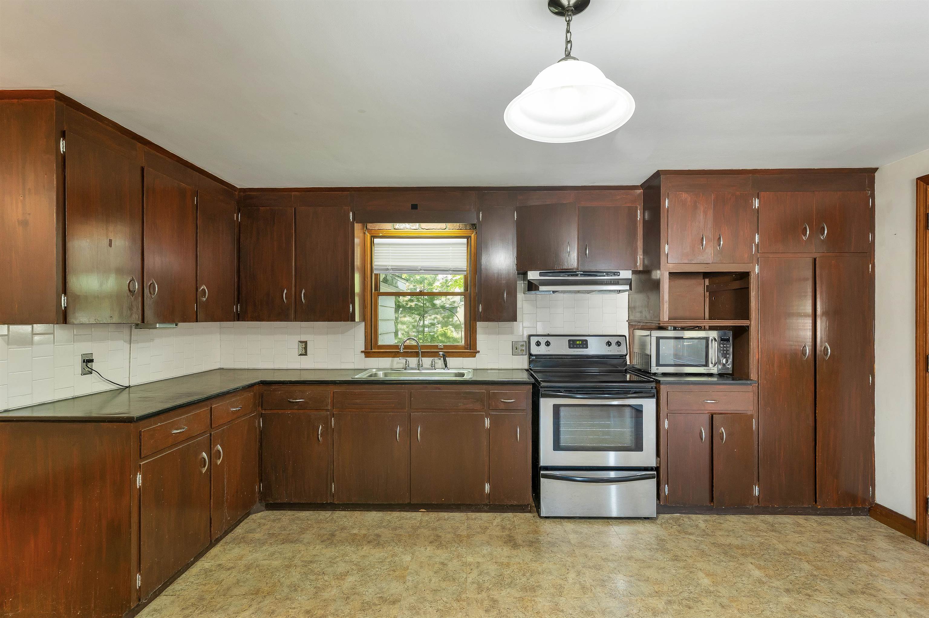 53 Rowell Street Property Photo 13