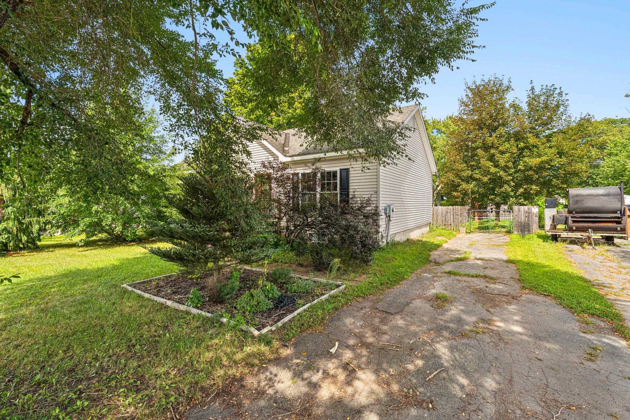 183 Maple Avenue Property Photo 2