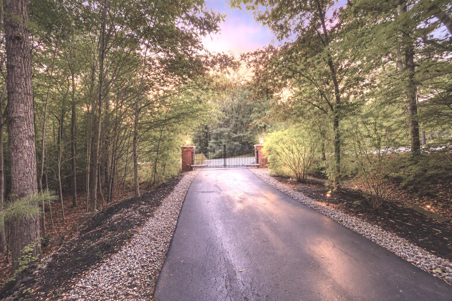 2 Rolling Woods Drive Property Photo 3