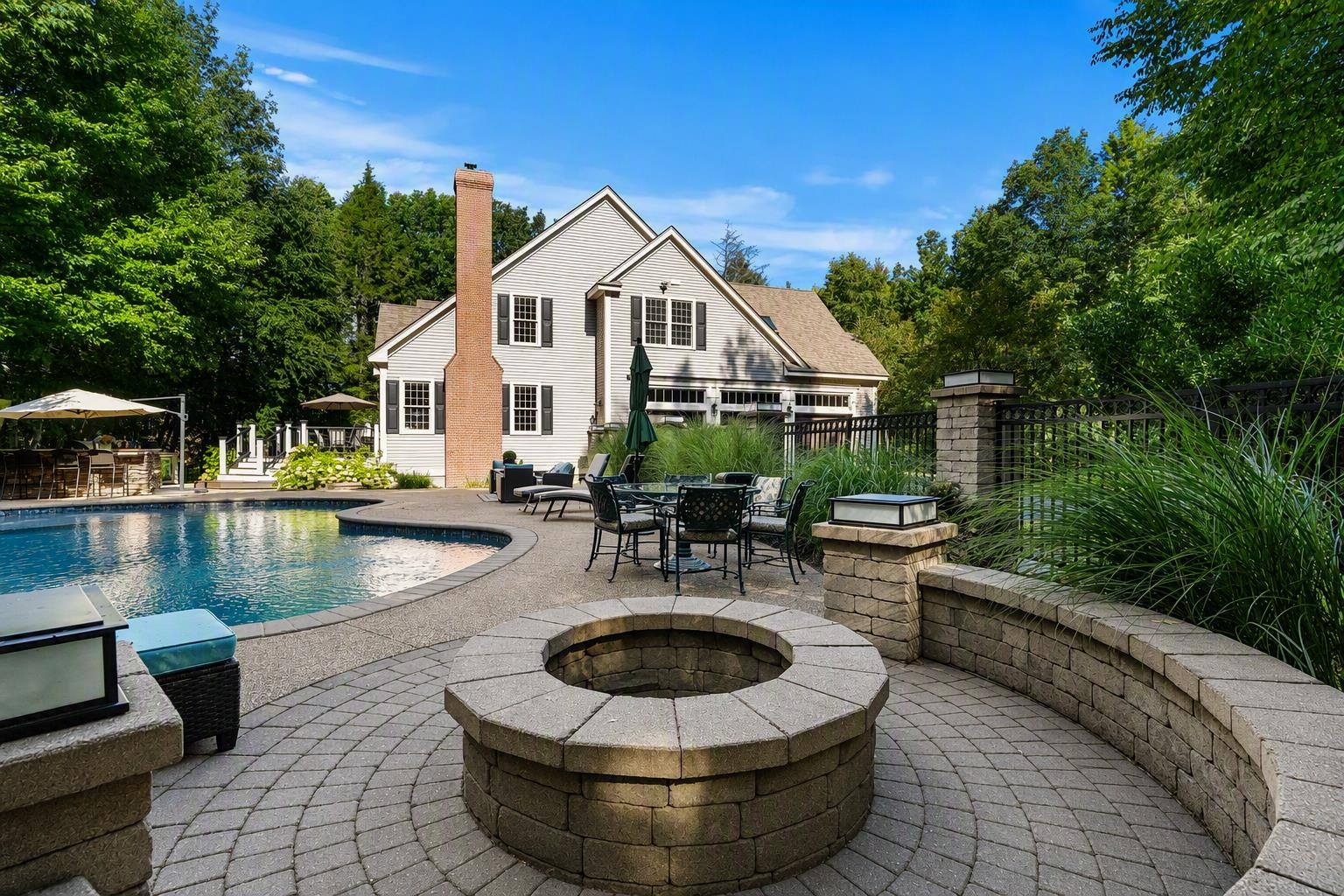 2 Rolling Woods Drive Property Photo 15