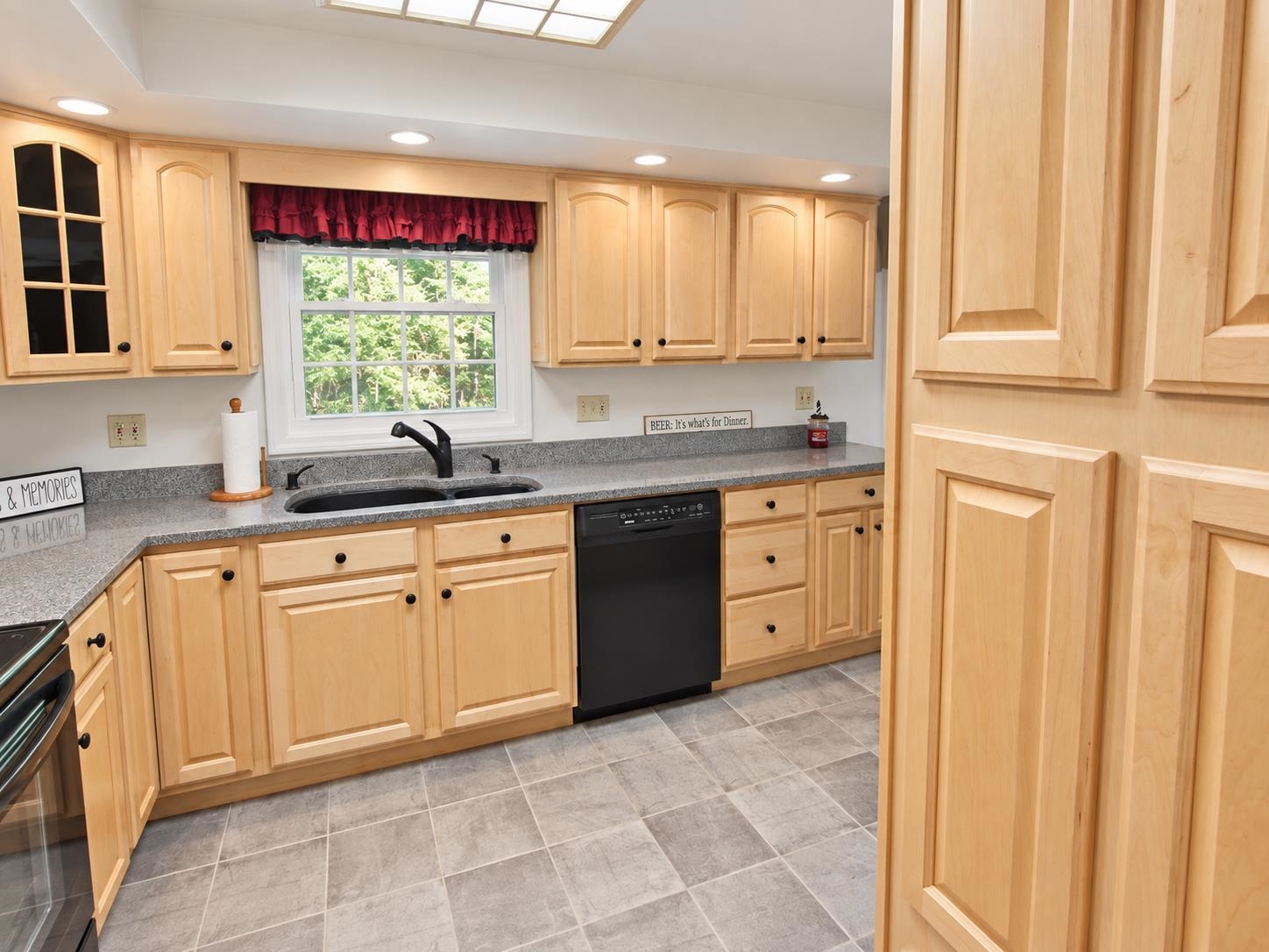12 Roundtree Drive Property Photo 4