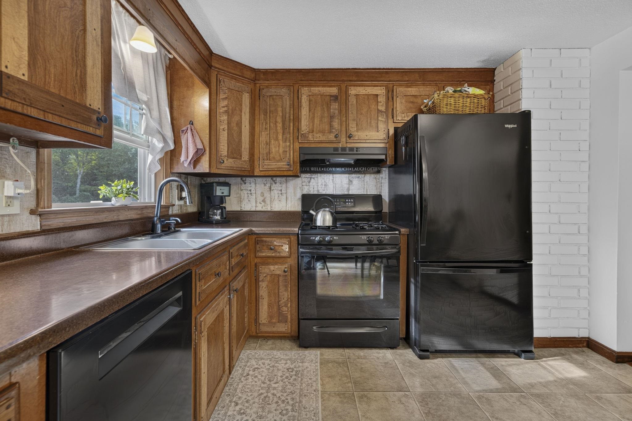 19 Level Street Property Photo 6