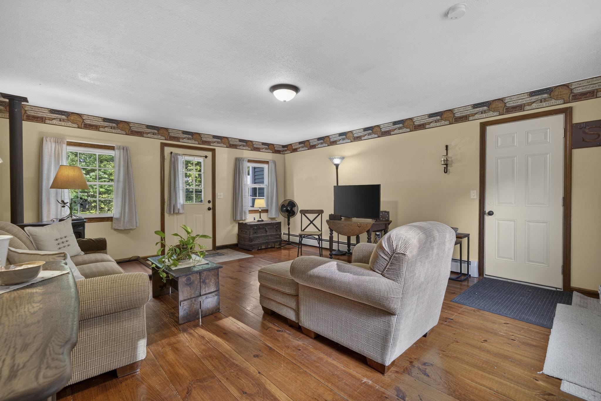 19 Level Street Property Photo 14