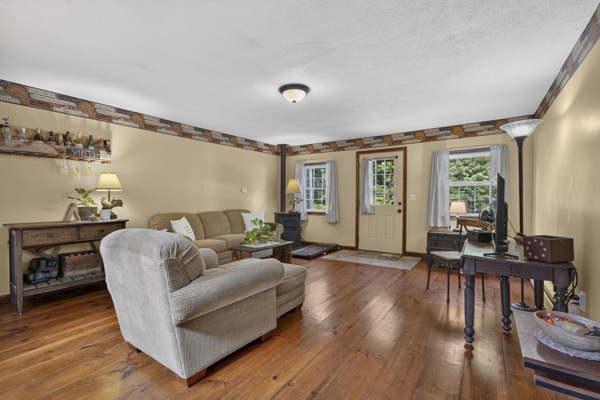 19 Level Street Property Photo 16