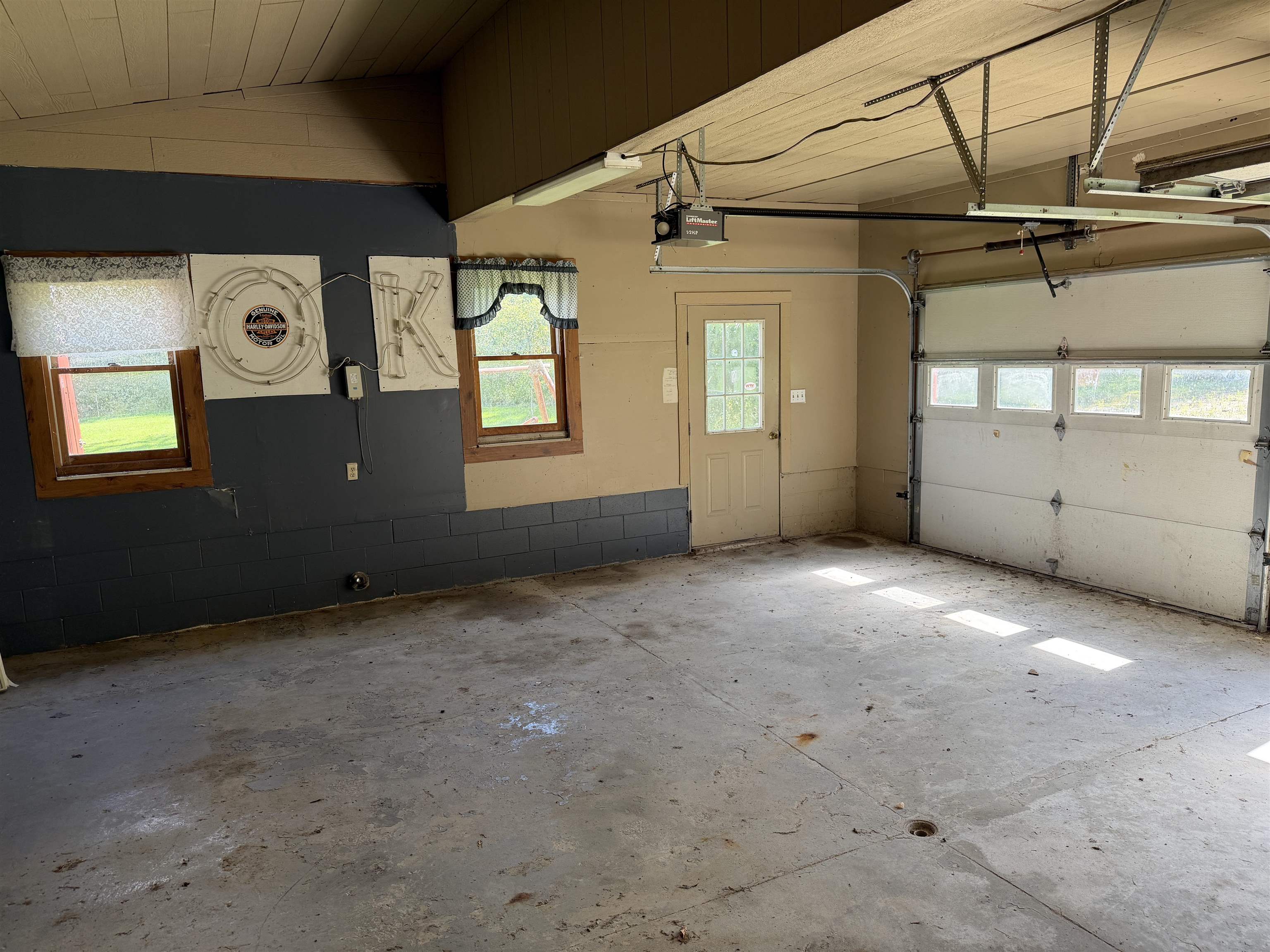 881 Orchard Drive Property Photo 6