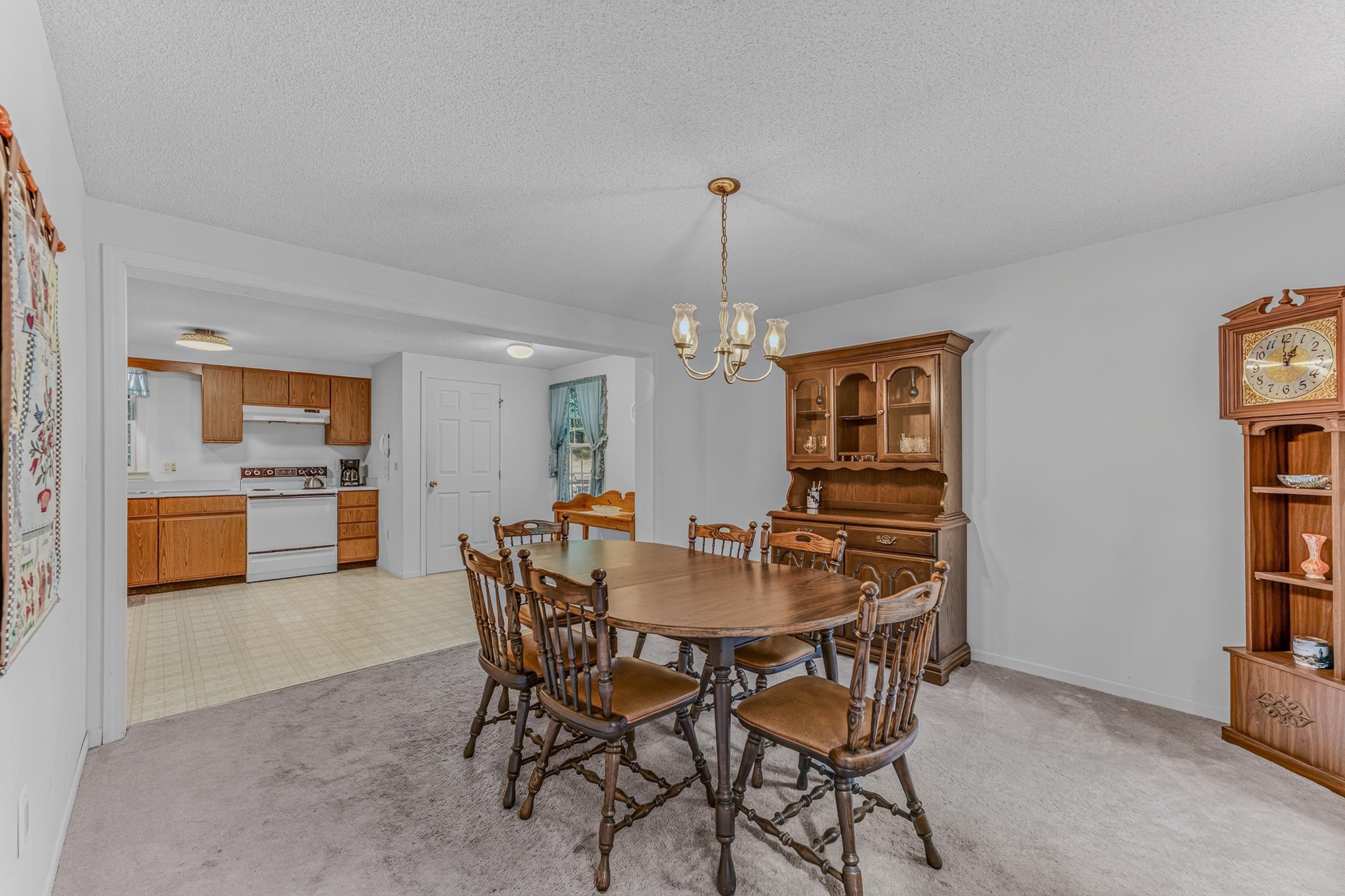 195 Castle Lane Property Photo 14