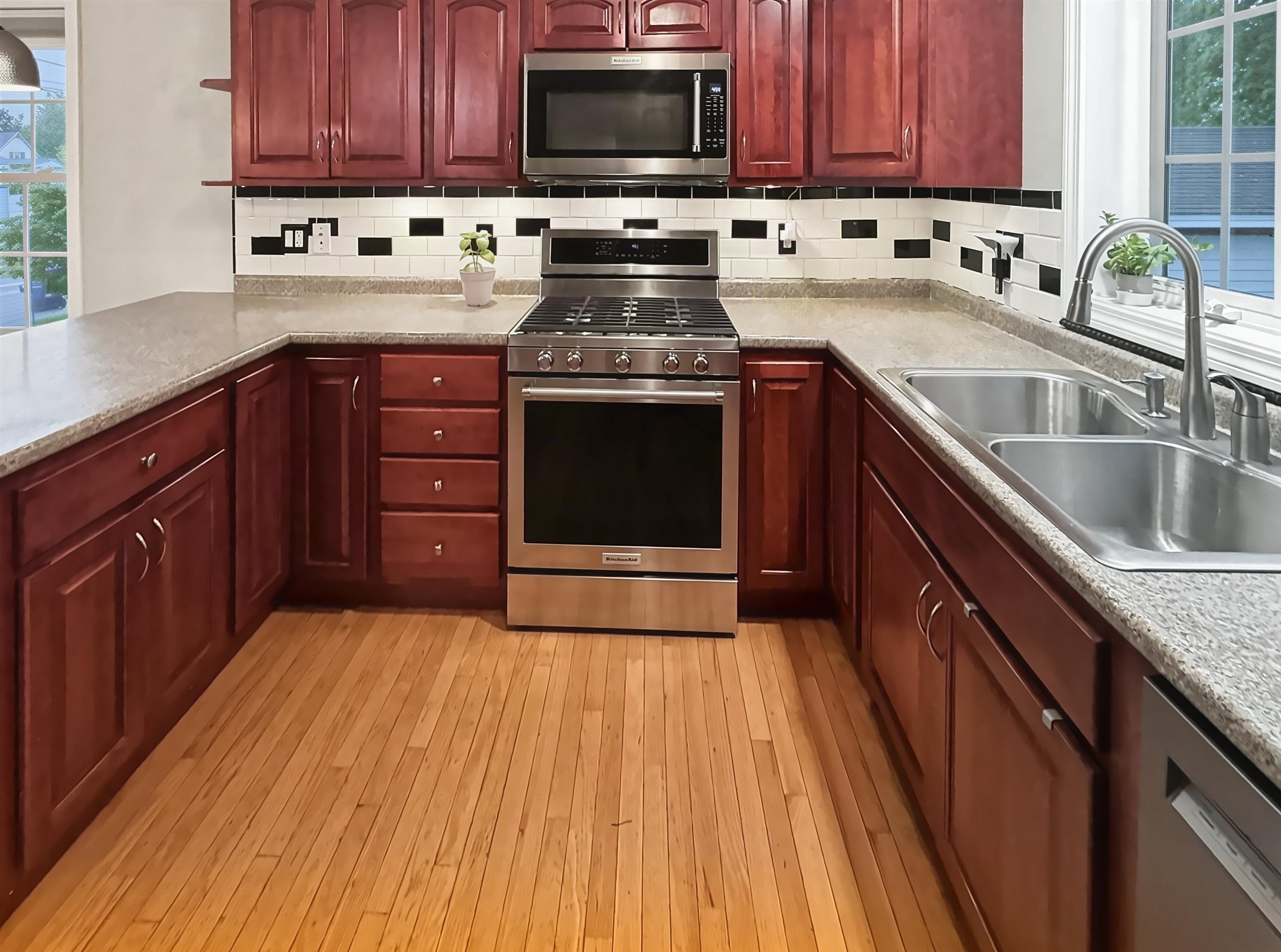 9 Plummer Street Property Photo 6