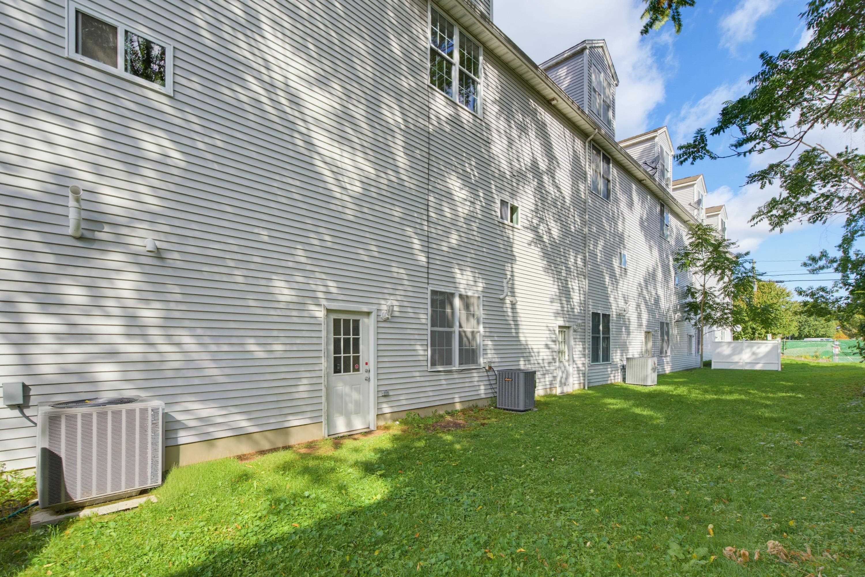 101 Maple Street Property Photo 6