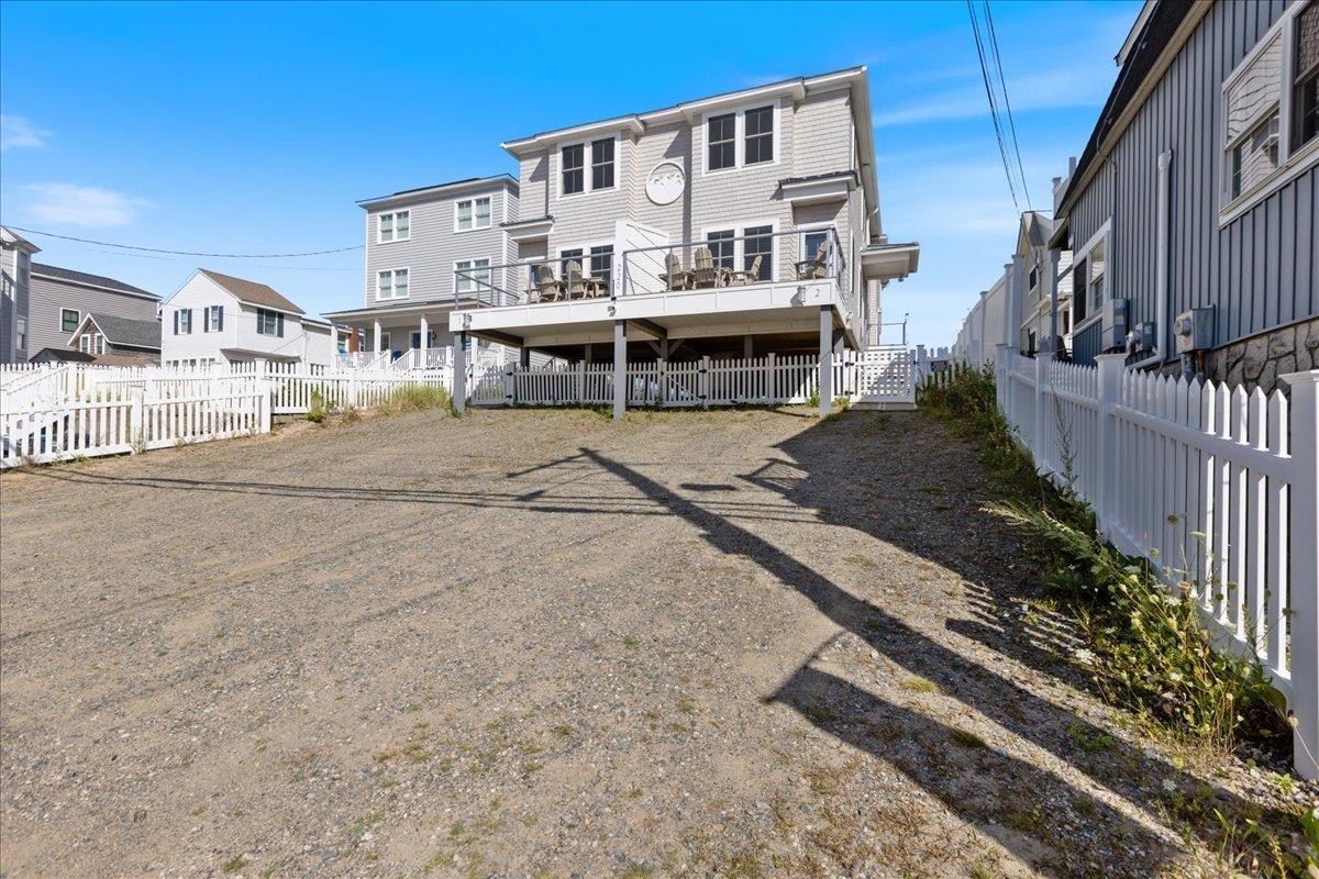220 North End Boulevard Property Photo 1