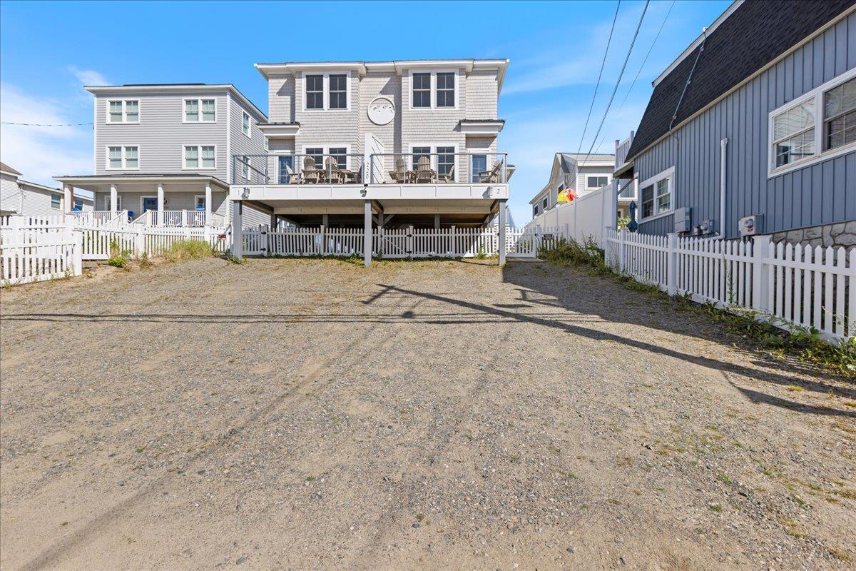 220 North End Boulevard Property Photo 2