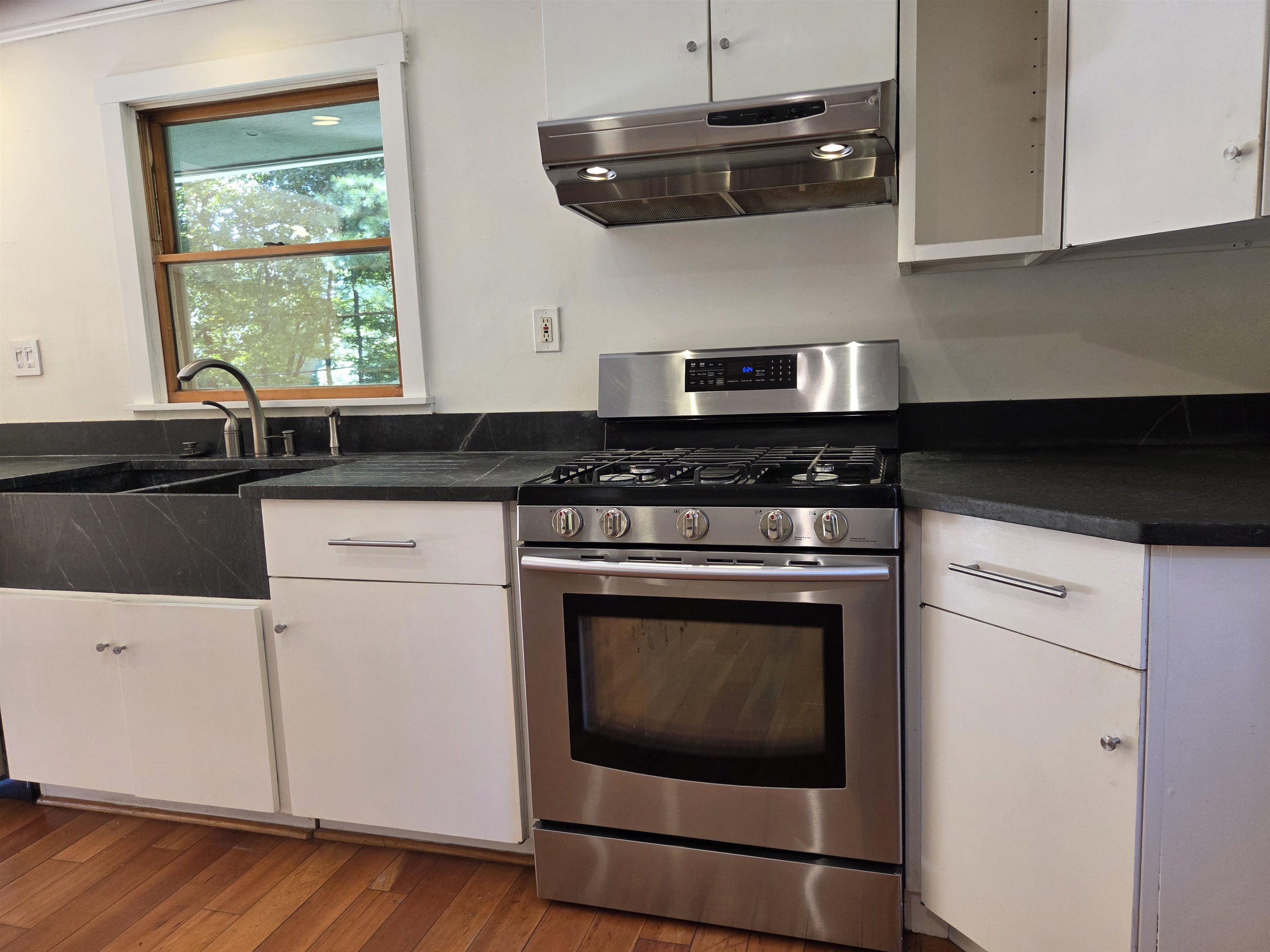 868 Magic Circle Property Photo 4