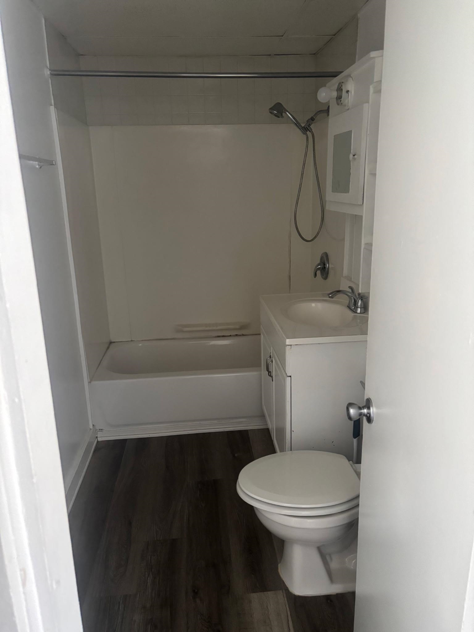 40 W Broadway Property Photo 2