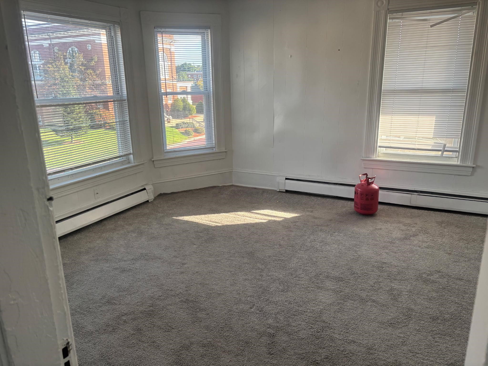 40 W Broadway Property Photo 4