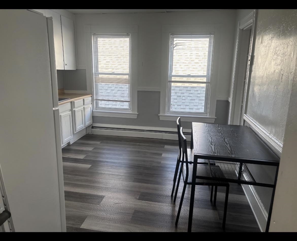 40 W Broadway Property Photo 7