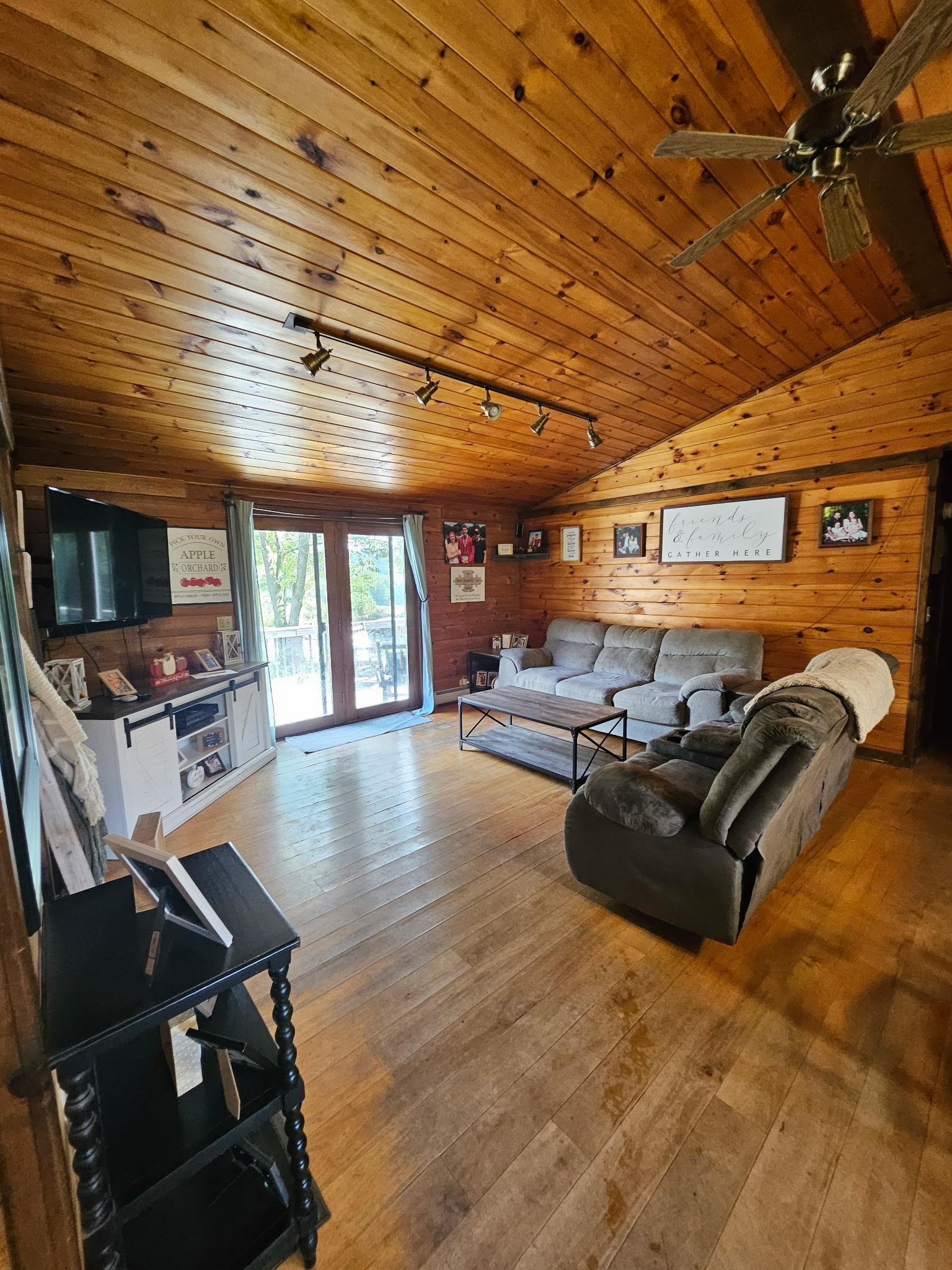 731 Howard Hill Road Property Photo 4