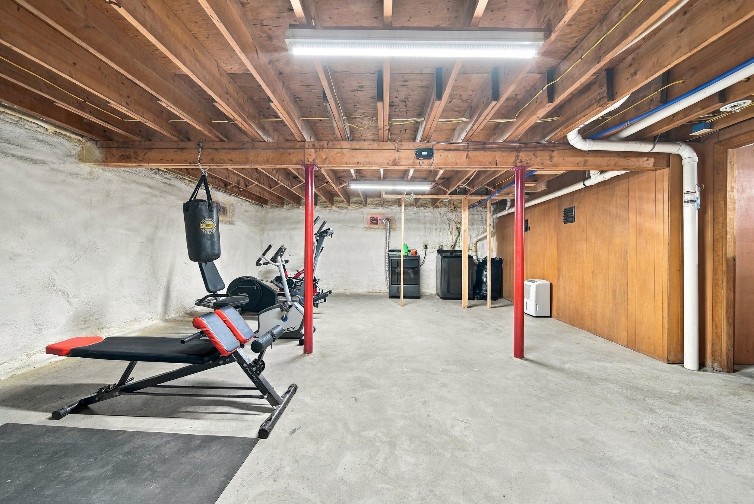 596 South Windsor Street Property Photo 25