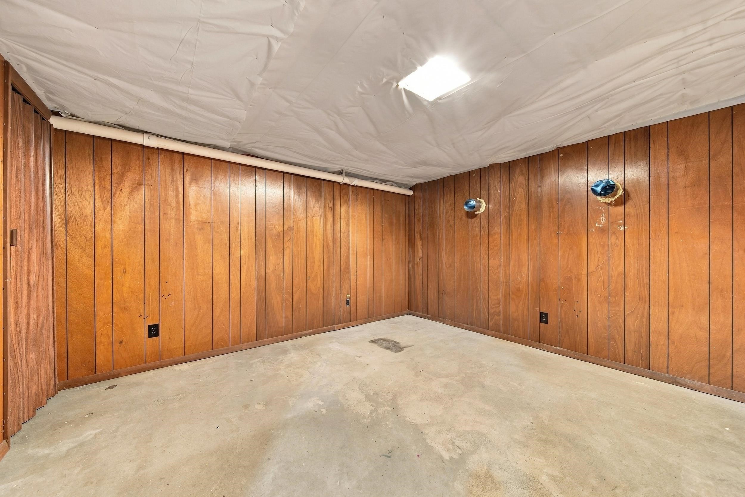 596 South Windsor Street Property Photo 41