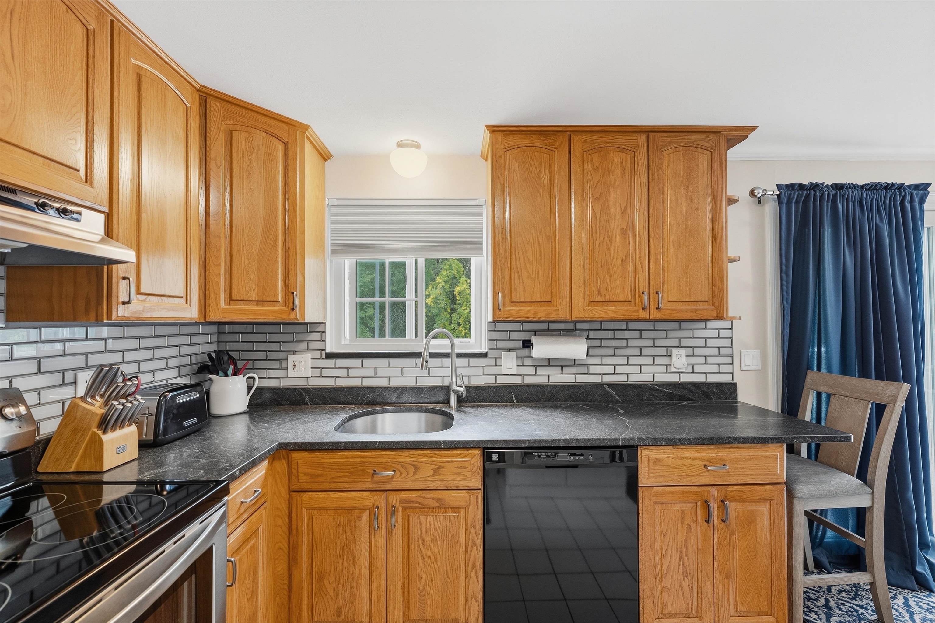 20 Oakridge Drive Property Photo 4