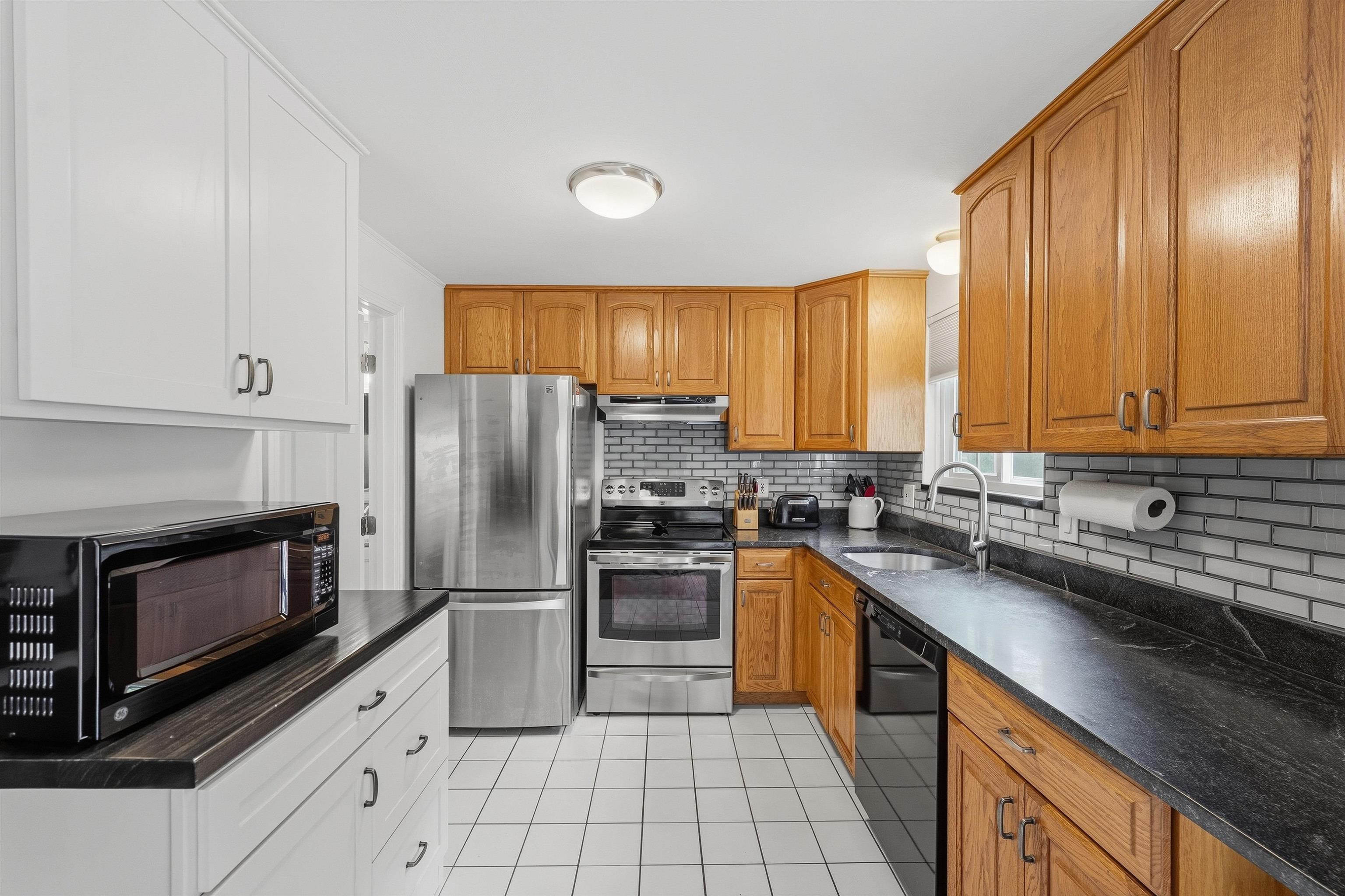 20 Oakridge Drive Property Photo 5