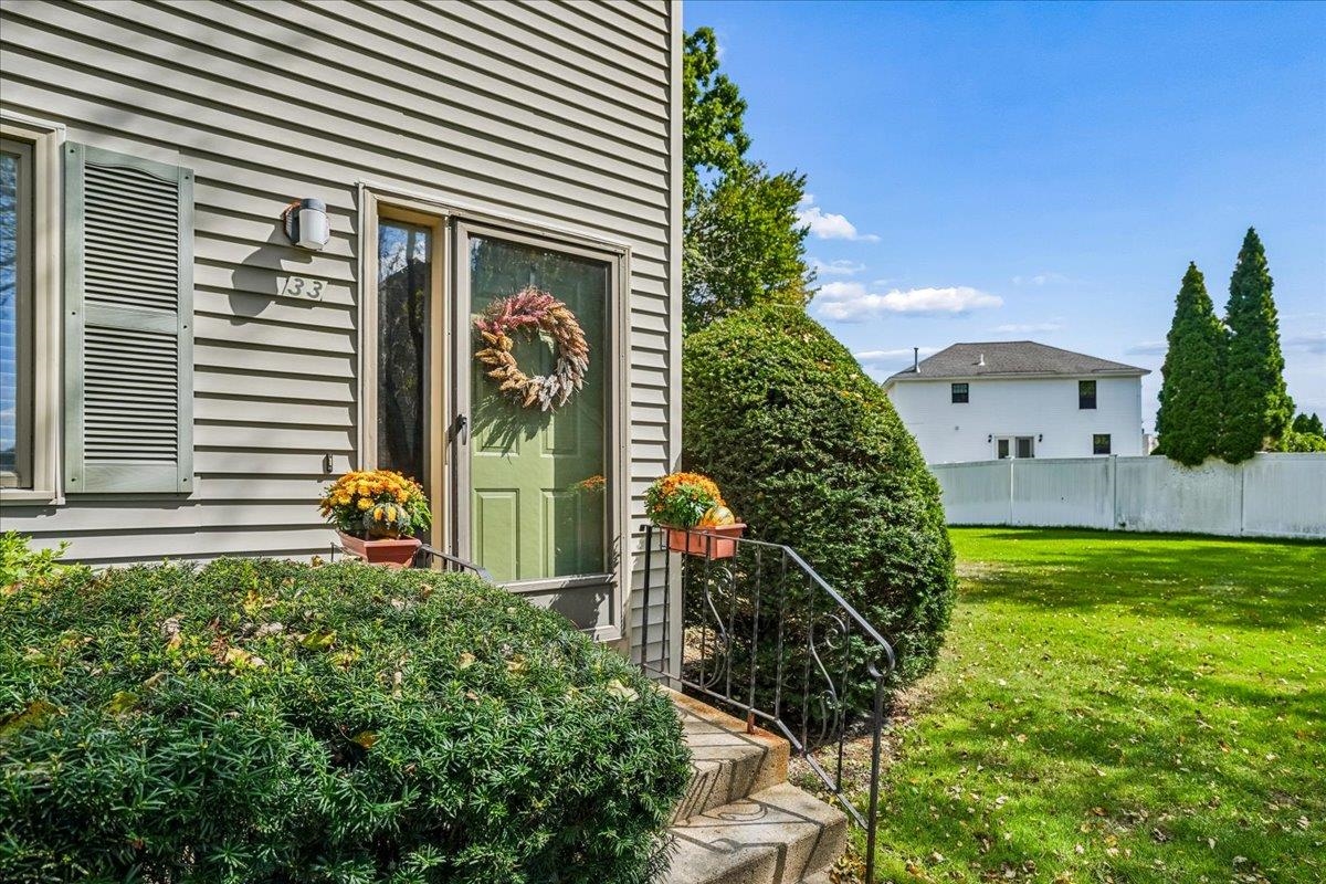 33 Eastmeadow Way Property Photo 2