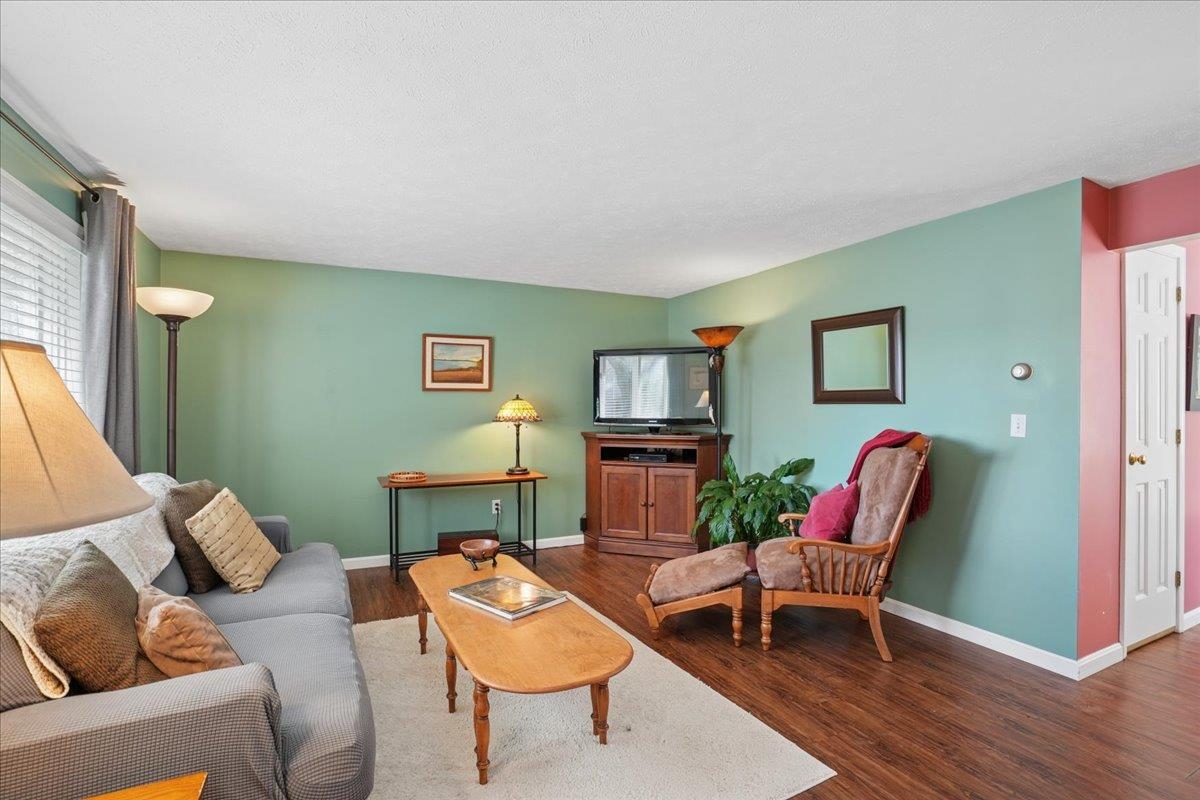 33 Eastmeadow Way Property Photo 5