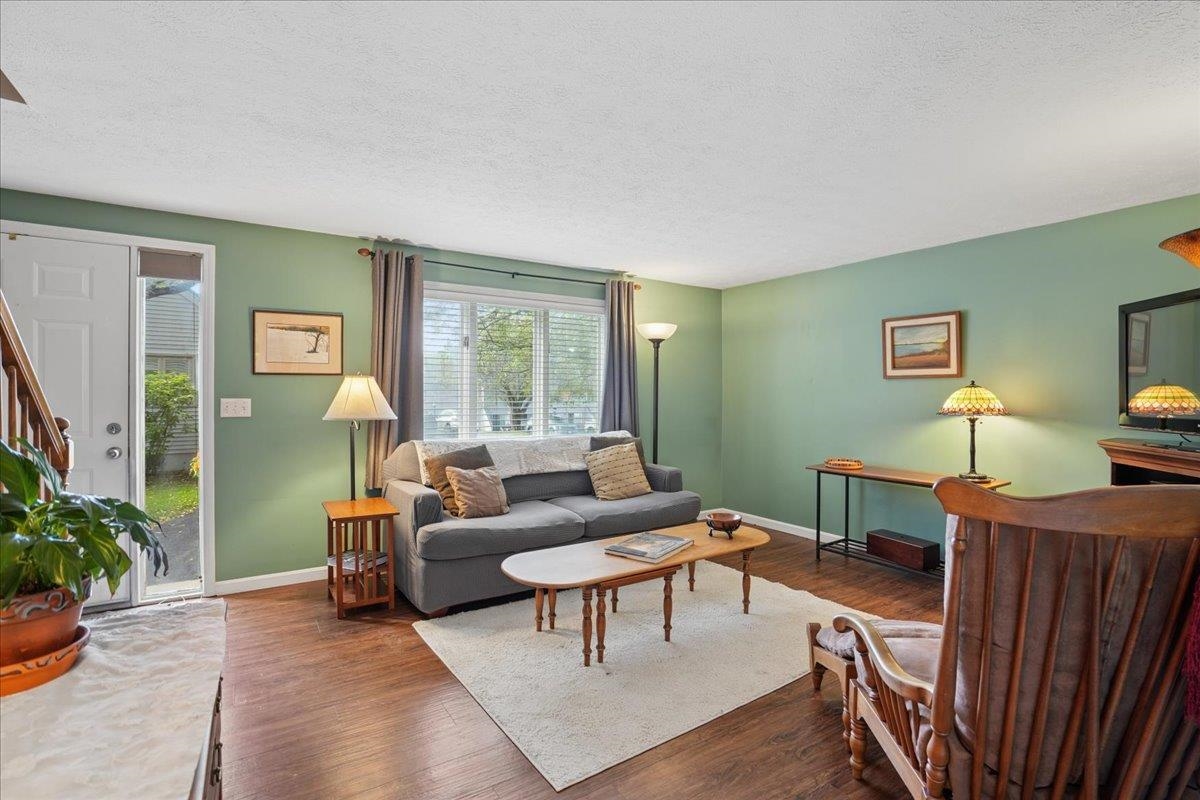 33 Eastmeadow Way Property Photo 6