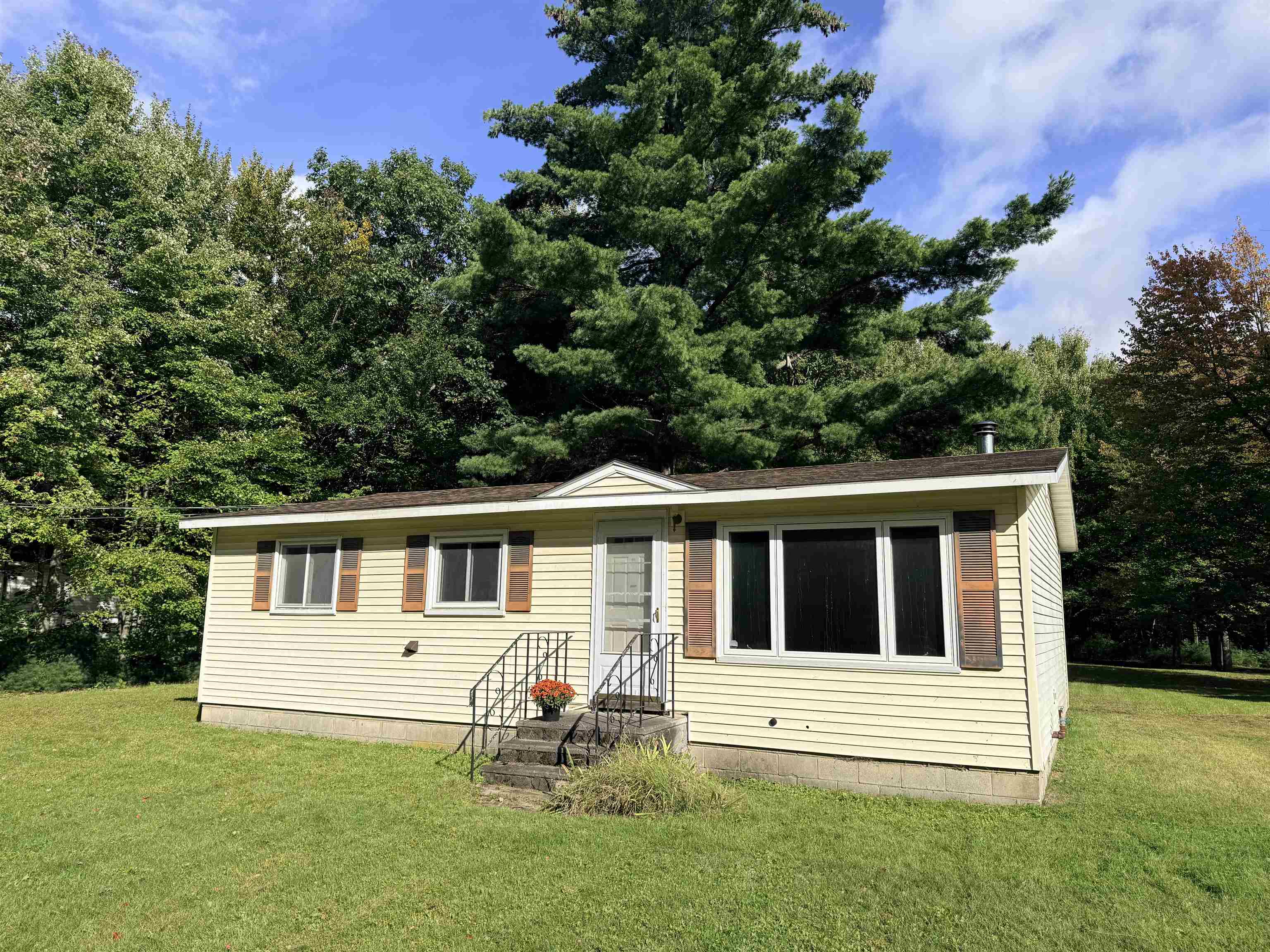188 Manor Drive Property Photo 1