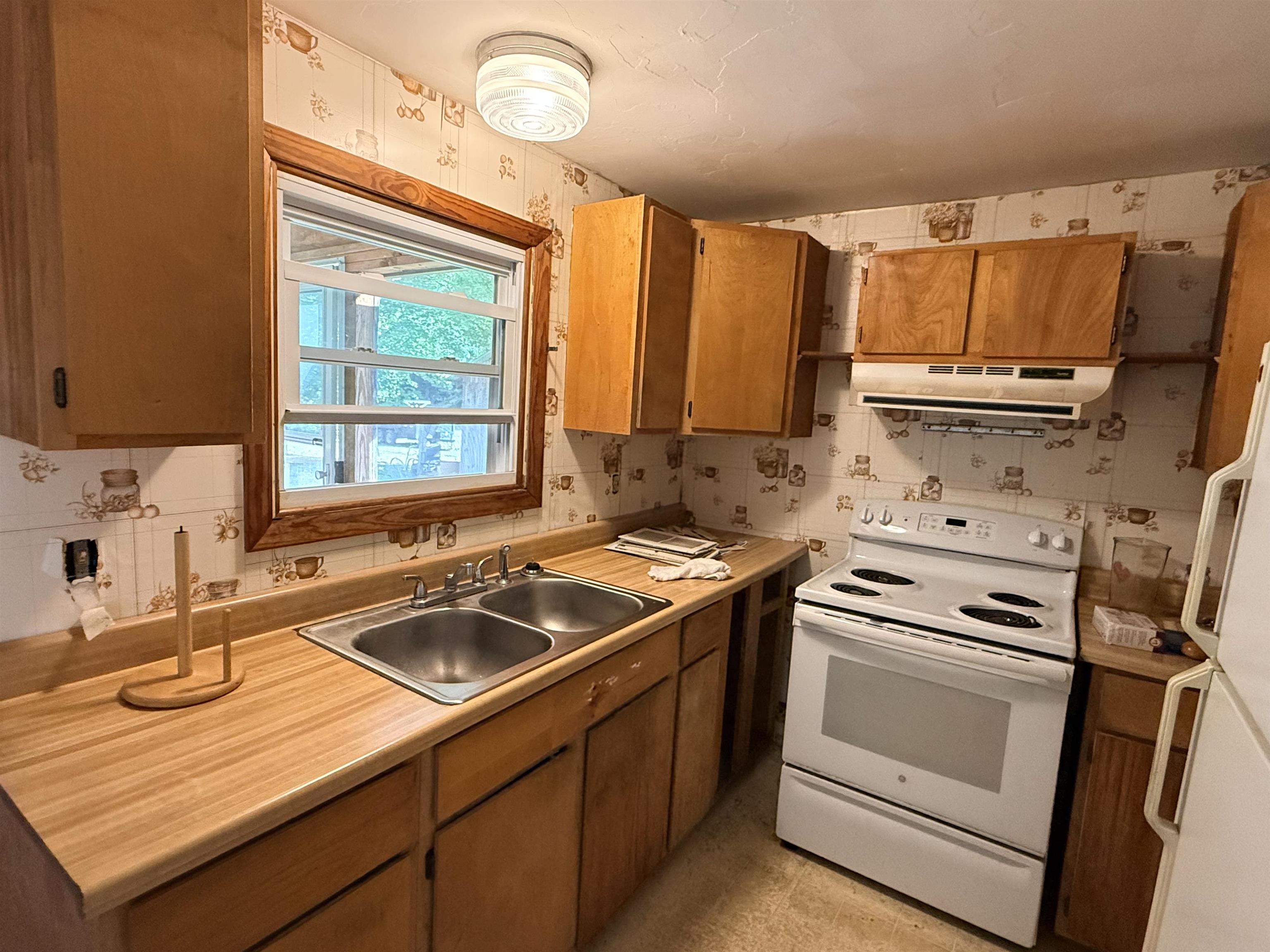 188 Manor Drive Property Photo 6