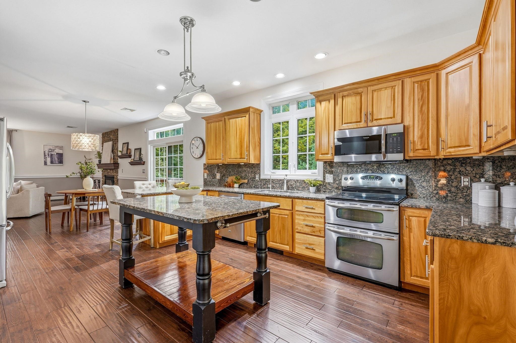 98 Webster Lane Property Photo 6