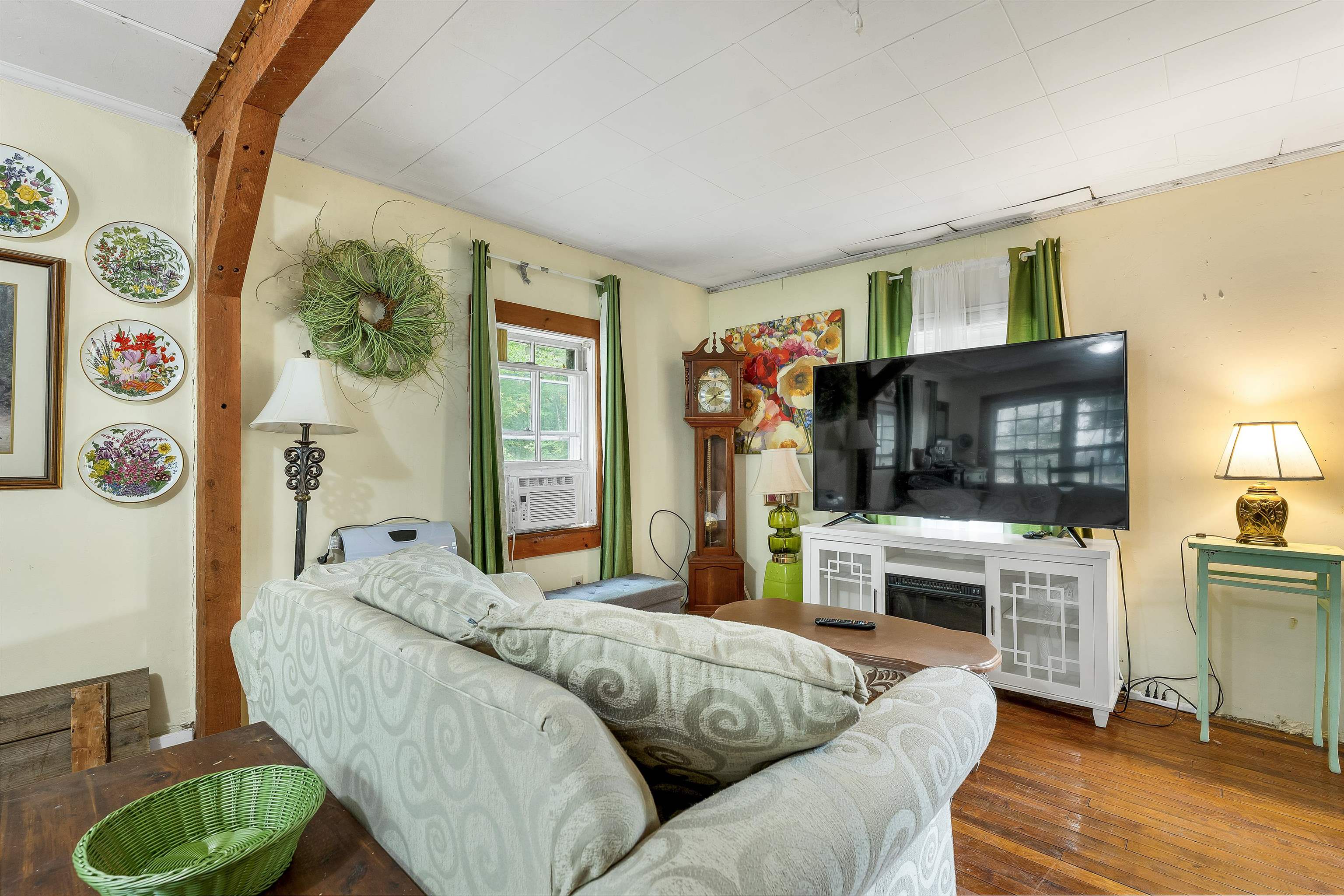 84 North Line Road Property Photo 8