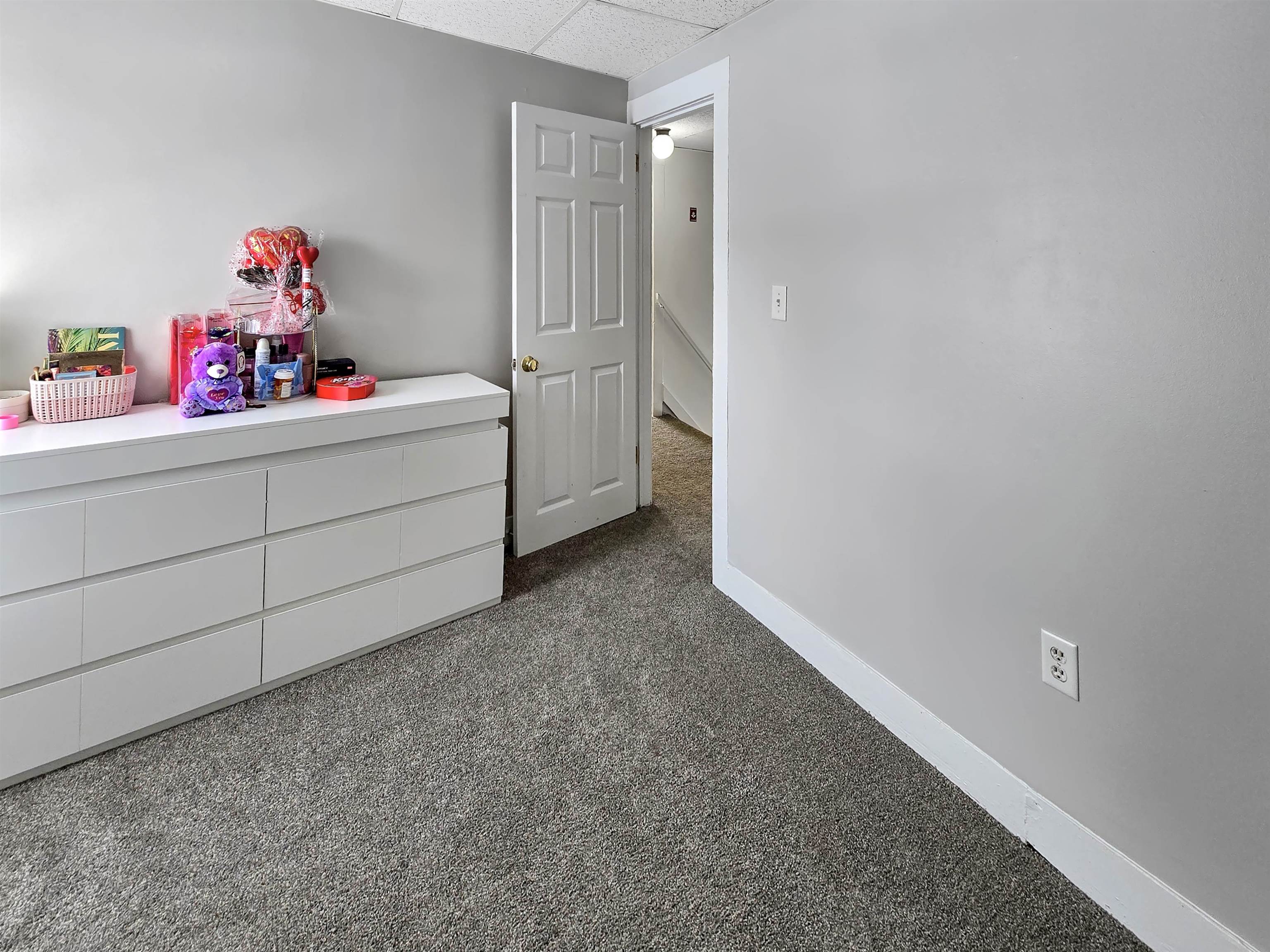 33 River Street Property Photo 28