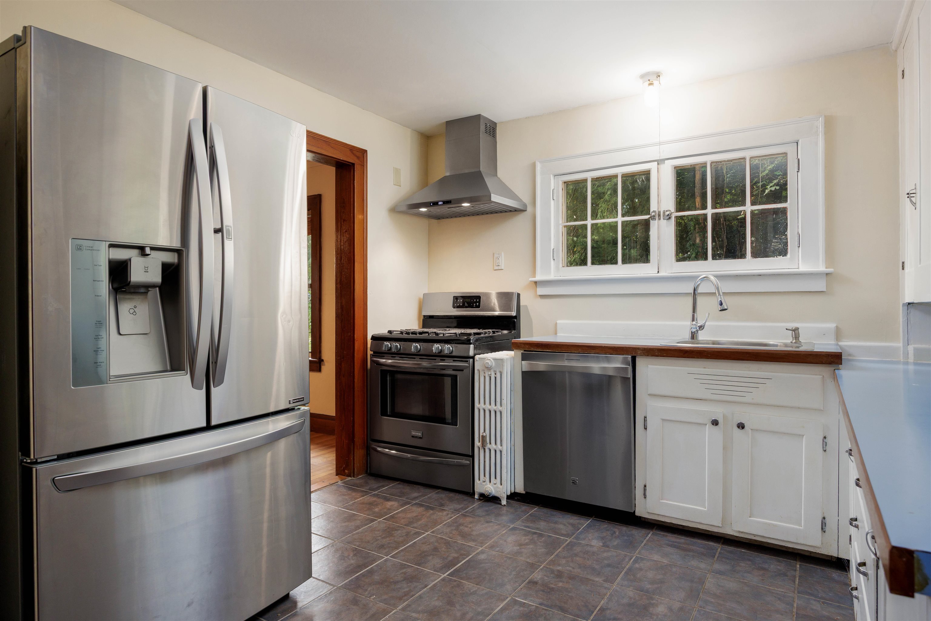 16 Bay Street Property Photo 3