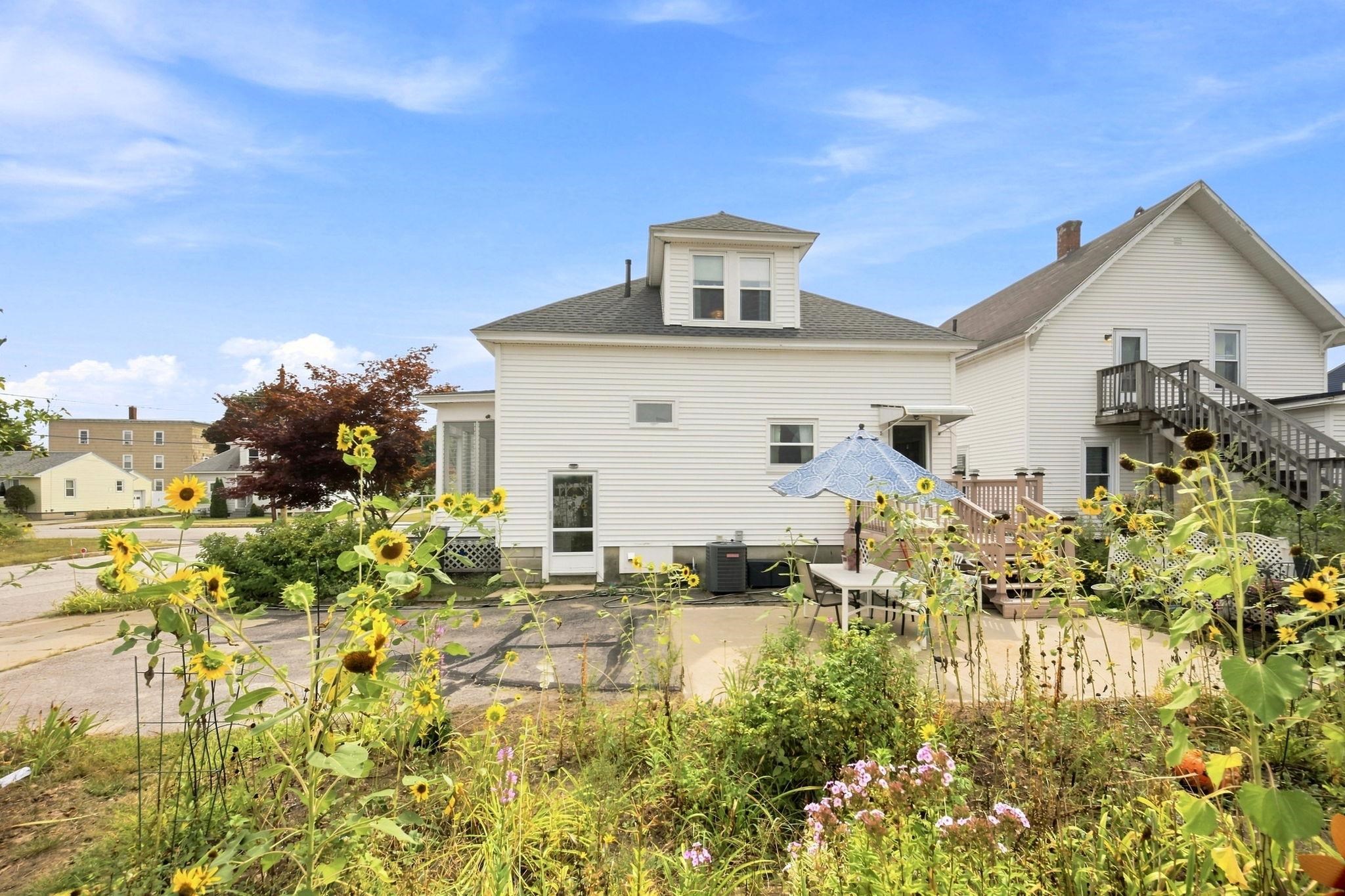 663 Amory Street Property Photo 8