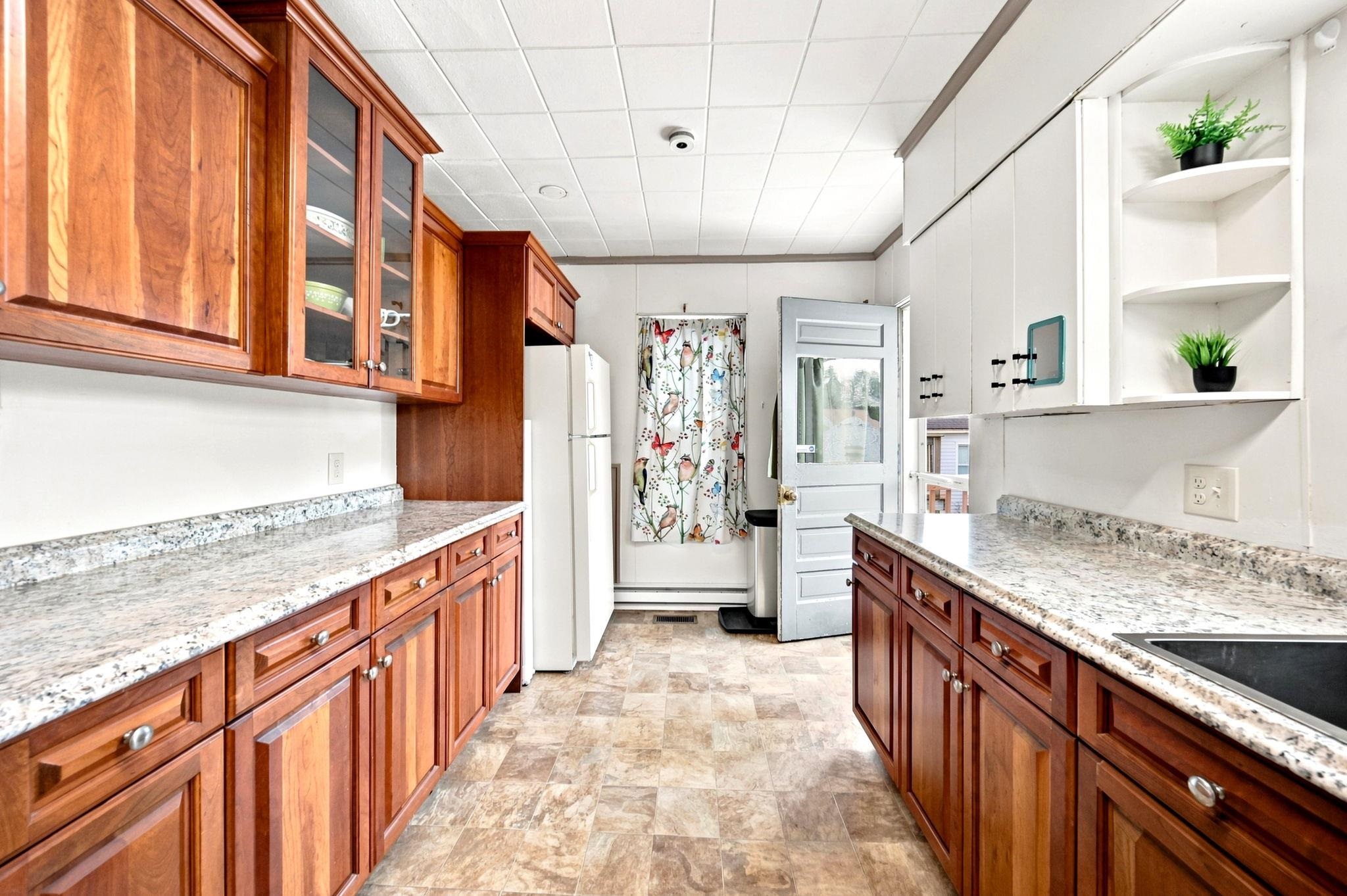 663 Amory Street Property Photo 21