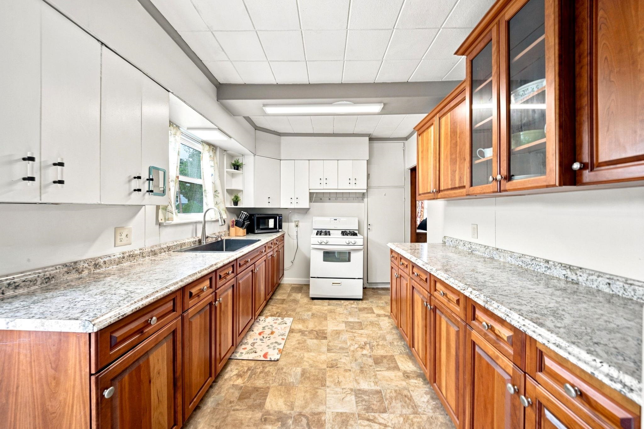 663 Amory Street Property Photo 22