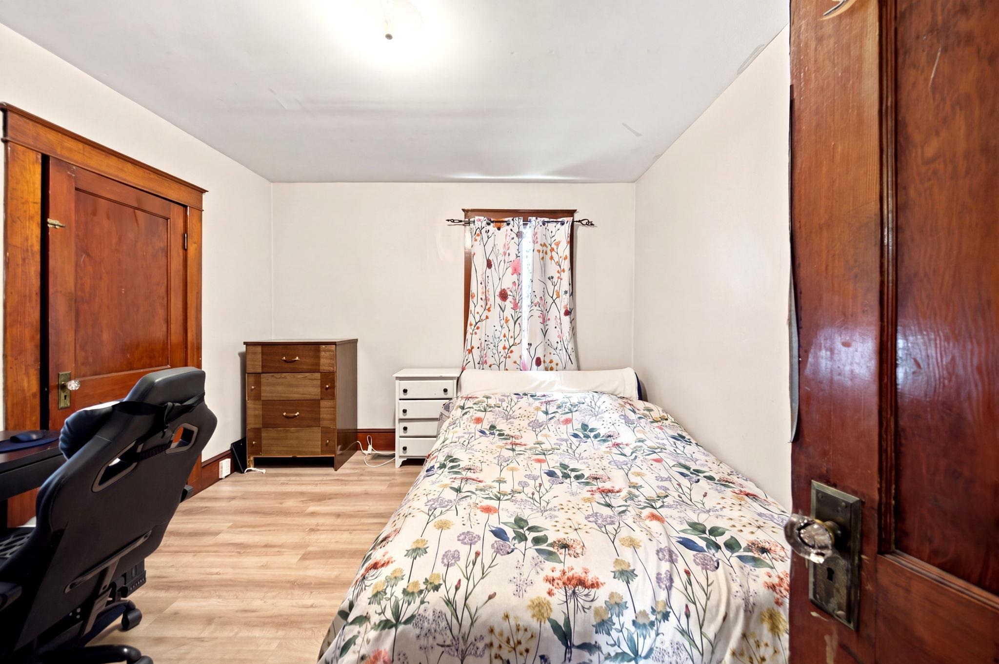 663 Amory Street Property Photo 30