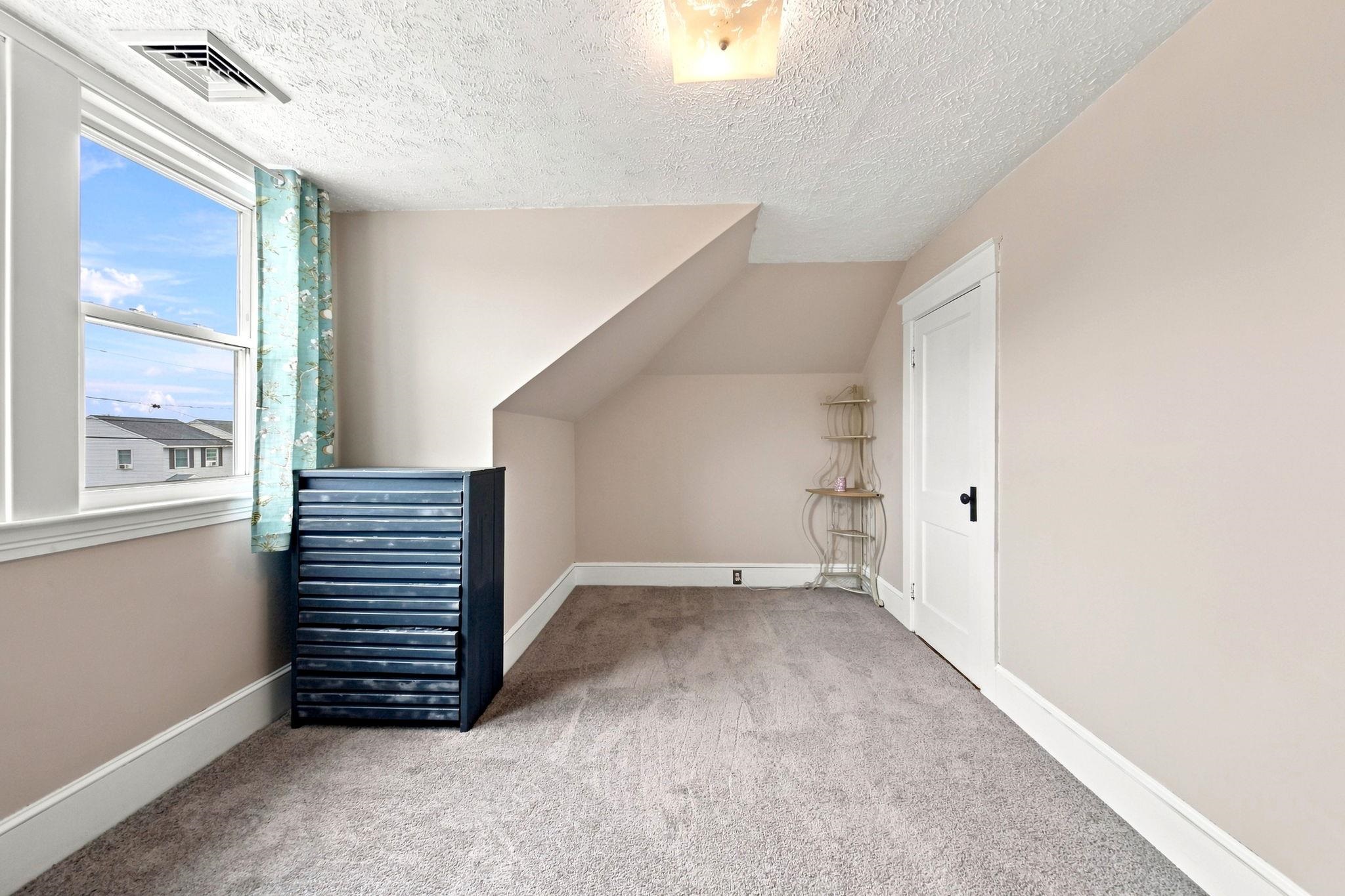 663 Amory Street Property Photo 32