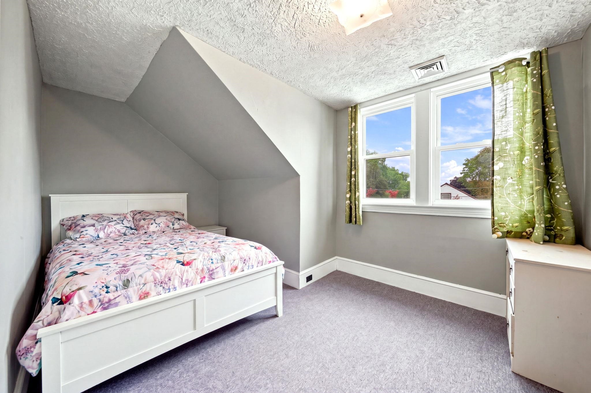 663 Amory Street Property Photo 34
