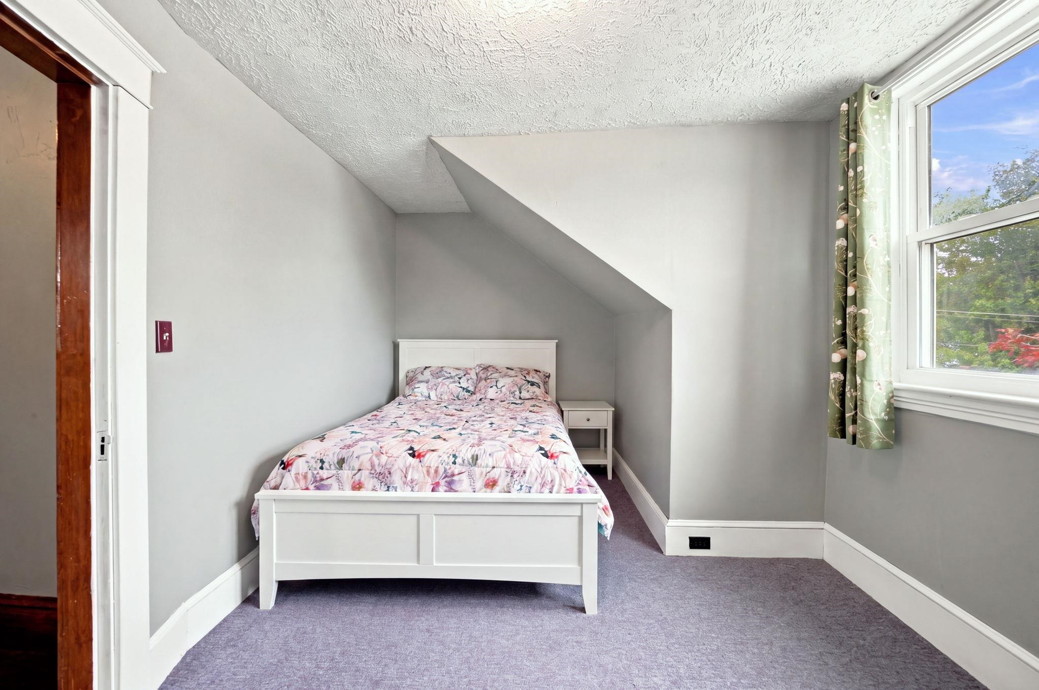 663 Amory Street Property Photo 35