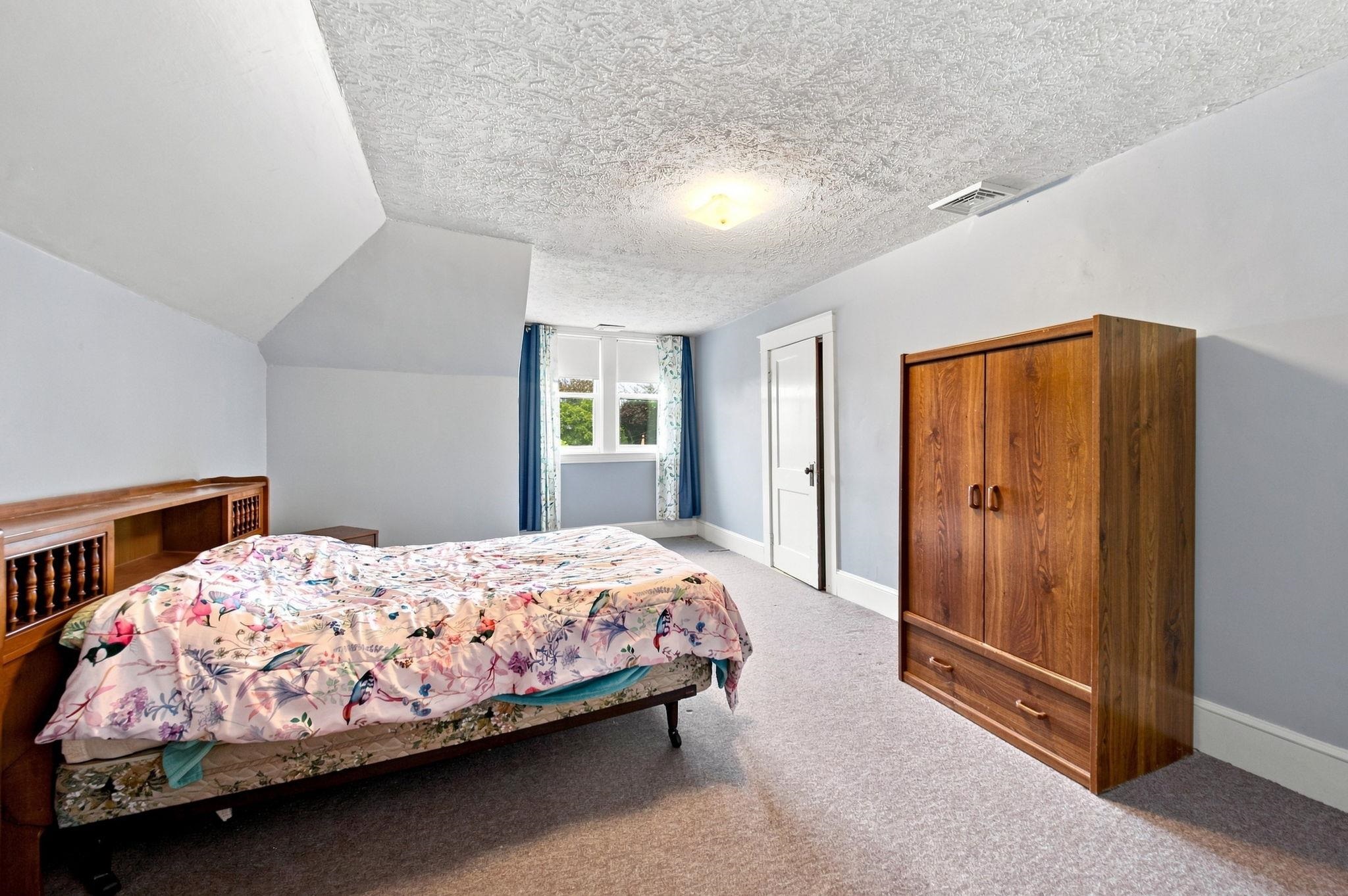 663 Amory Street Property Photo 37