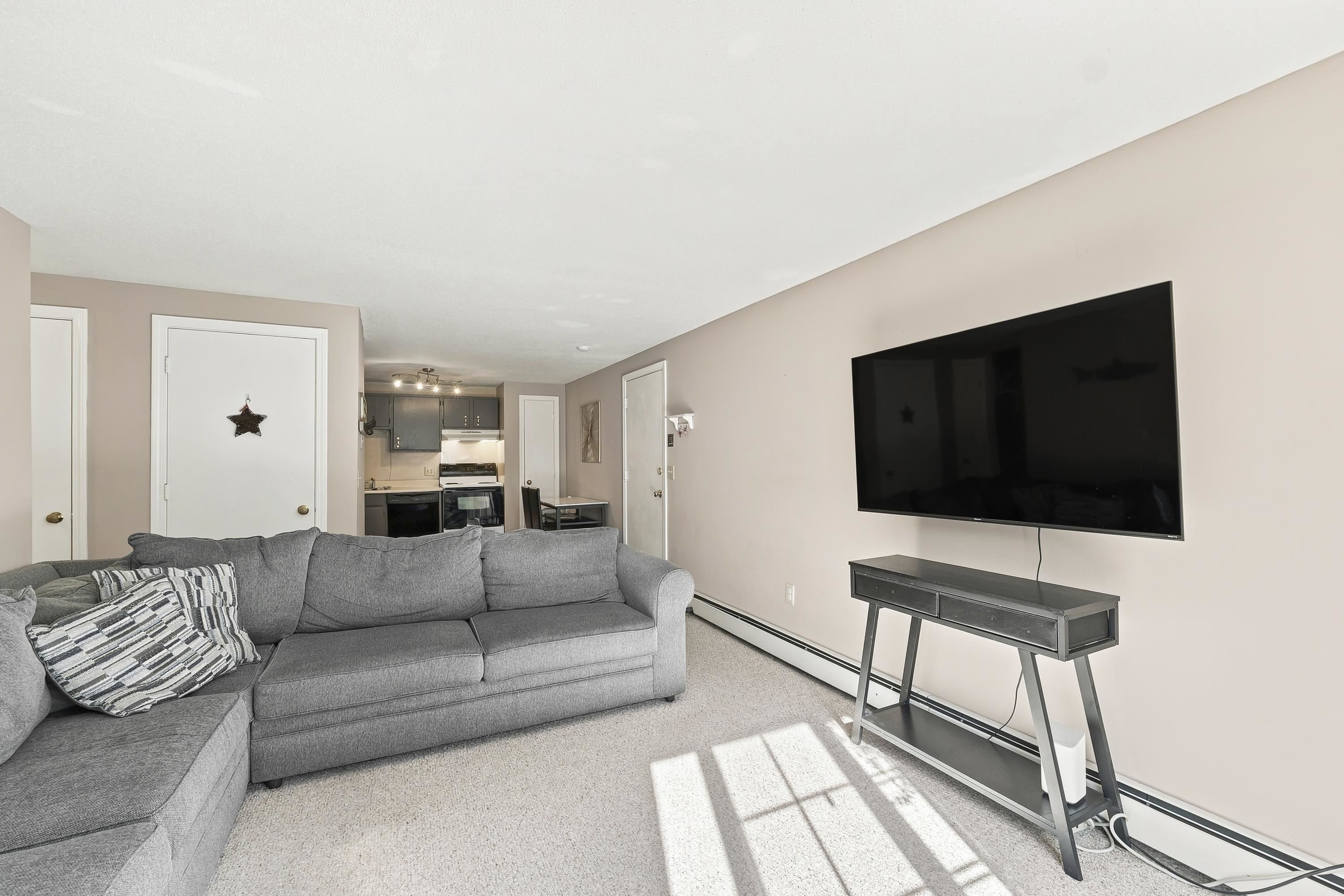 412 White Cedar Boulevard Property Photo 9